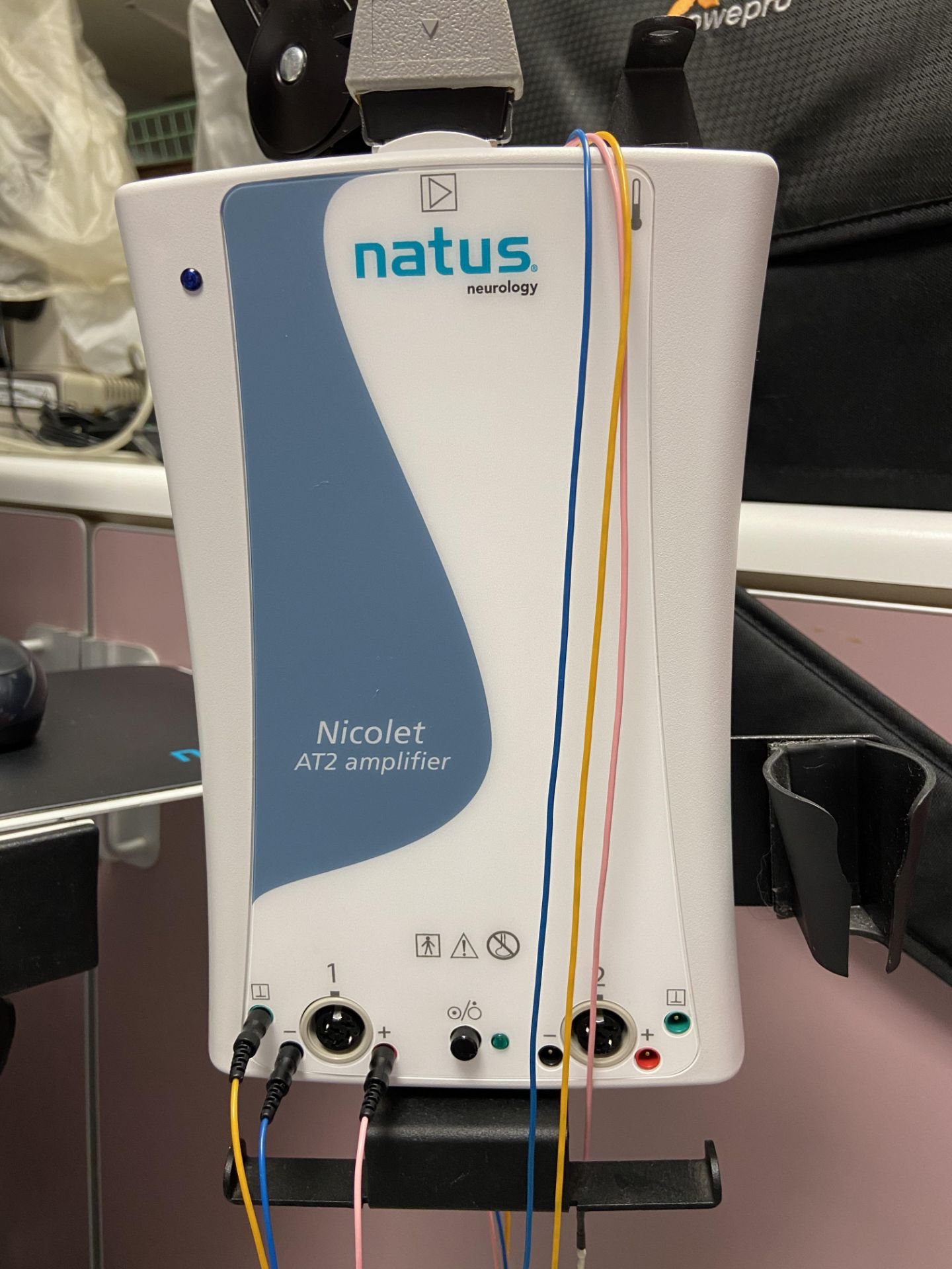 Natus neurology trolley mounted hearing test system with Nicolet AT2 amplifier and Telephonics TDH- - Image 3 of 4