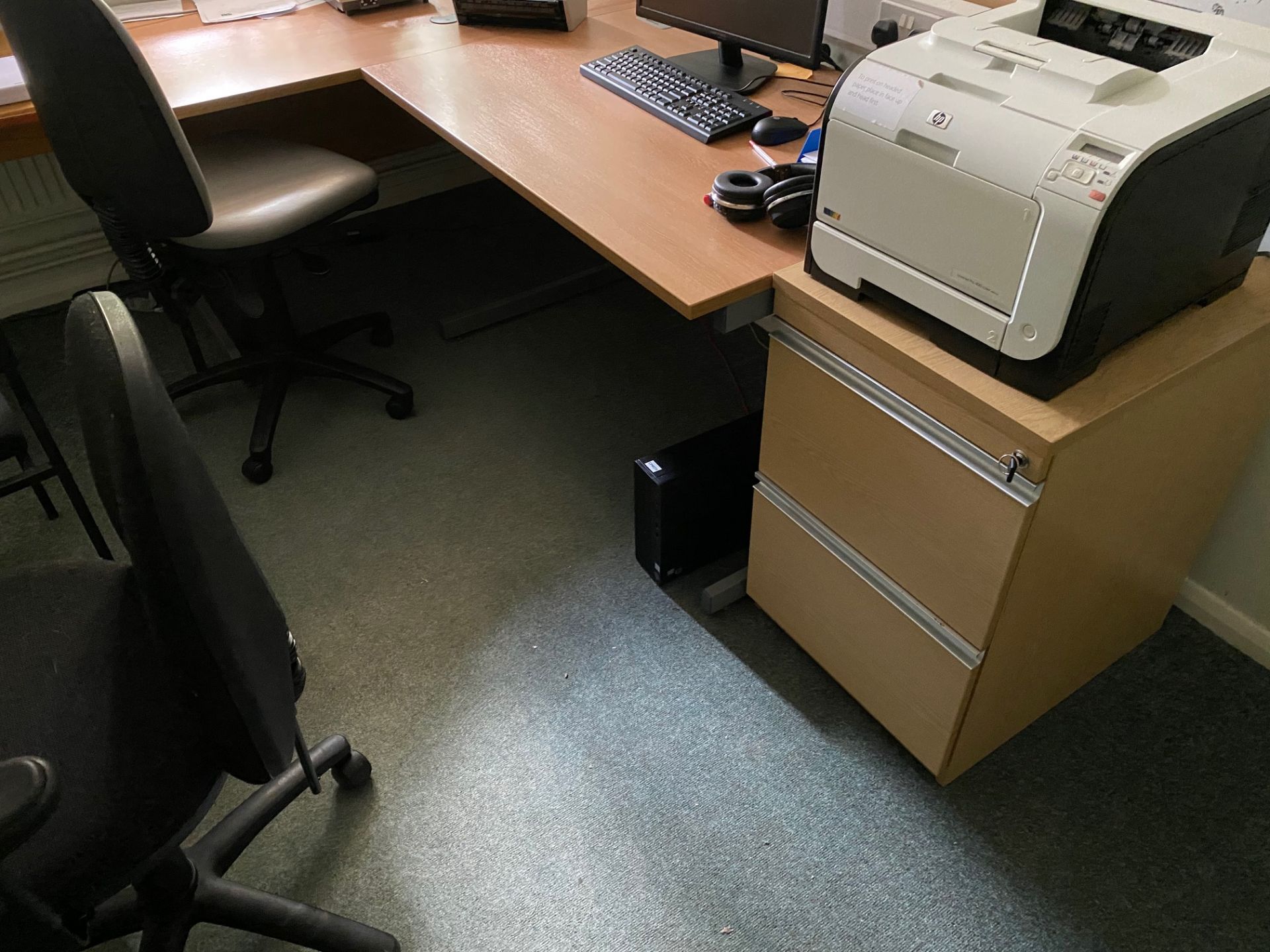 Furniture throughout Equine Clinic offices: 27 x Eugo workstations, 19 x tables, 32 x pedestals, 3 x - Image 22 of 26