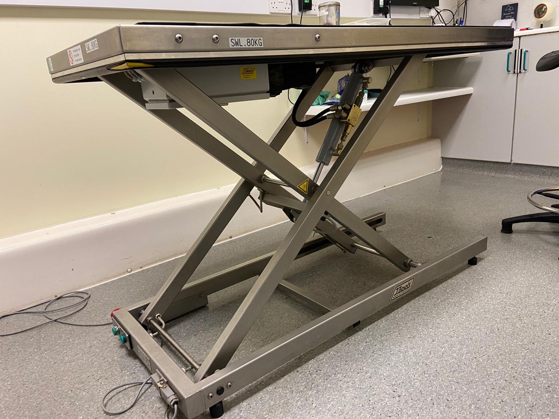 J Tools Type J-T-II electric stainless steel scissor lift examination table 1360mm x 600mm, 80kg - Image 2 of 2