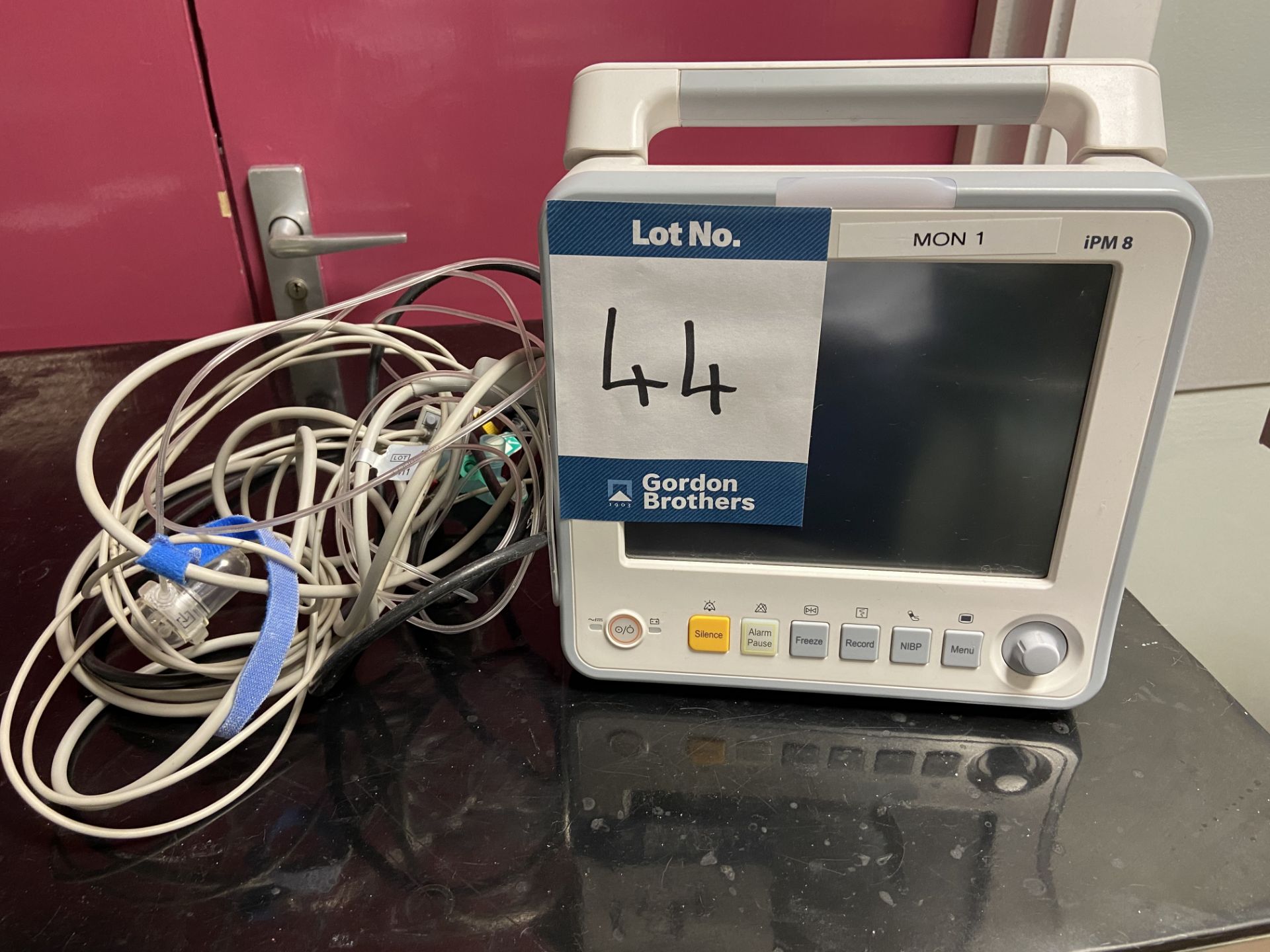 Mindray IPM8 patient monitor. S/No. FF56016371 (2015) - In small Animal Clinic Hospital Kennel