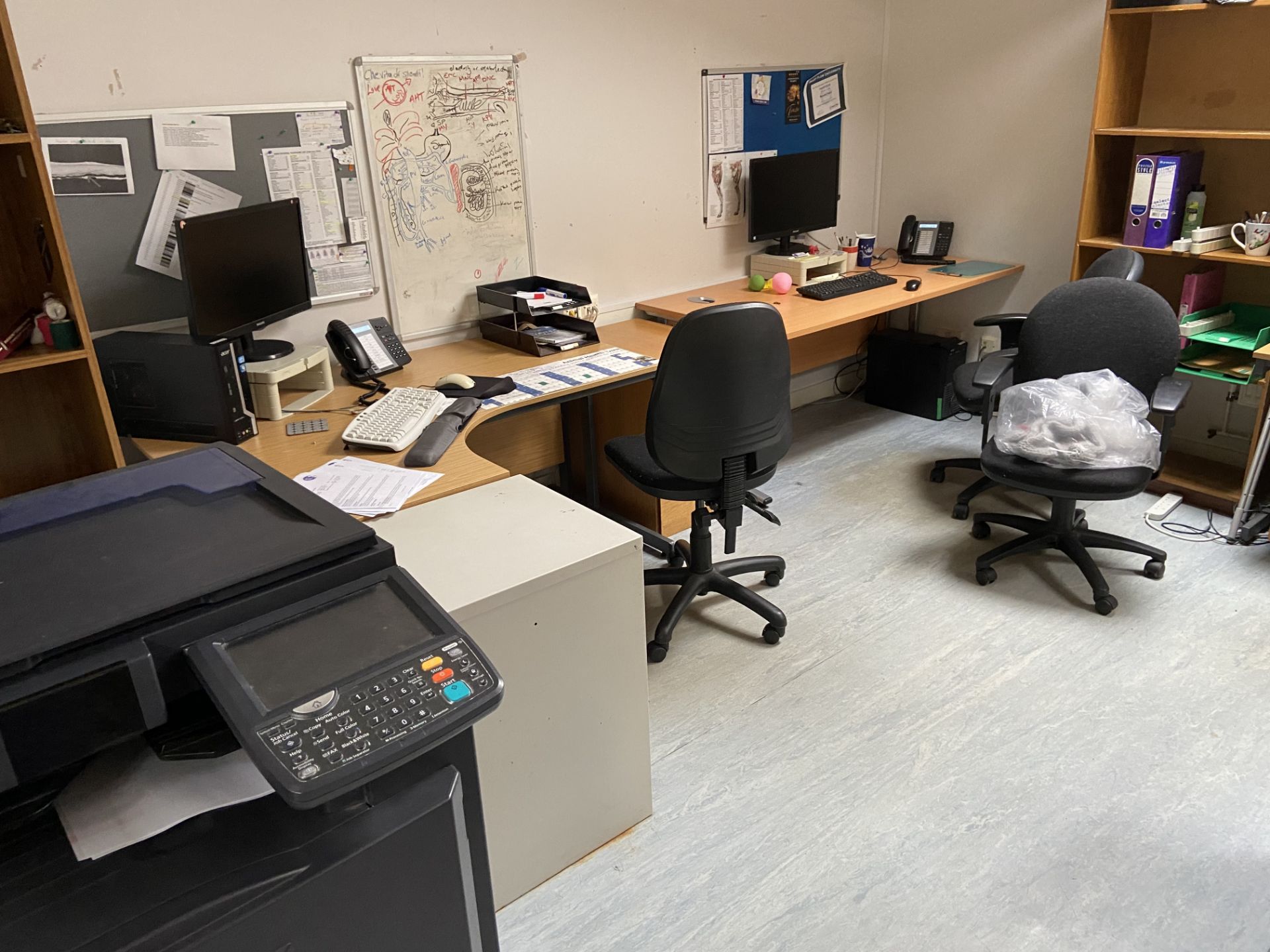 Range of office furniture throughout the small animal clinic. Ergo Desks x 30, Desks x banks of 6 - Image 9 of 15