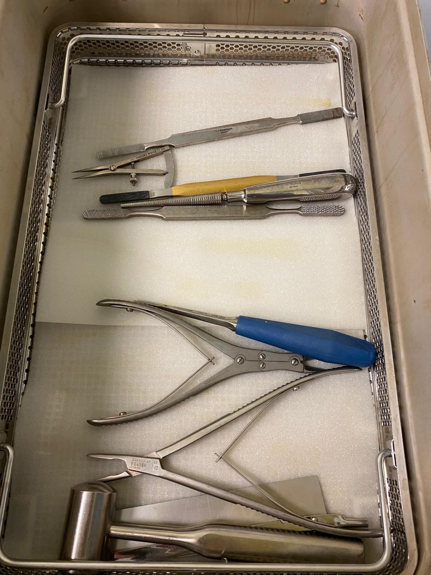 Aesculap surgical storage container with sulcoplasty instruments - Please note container security - Image 3 of 4