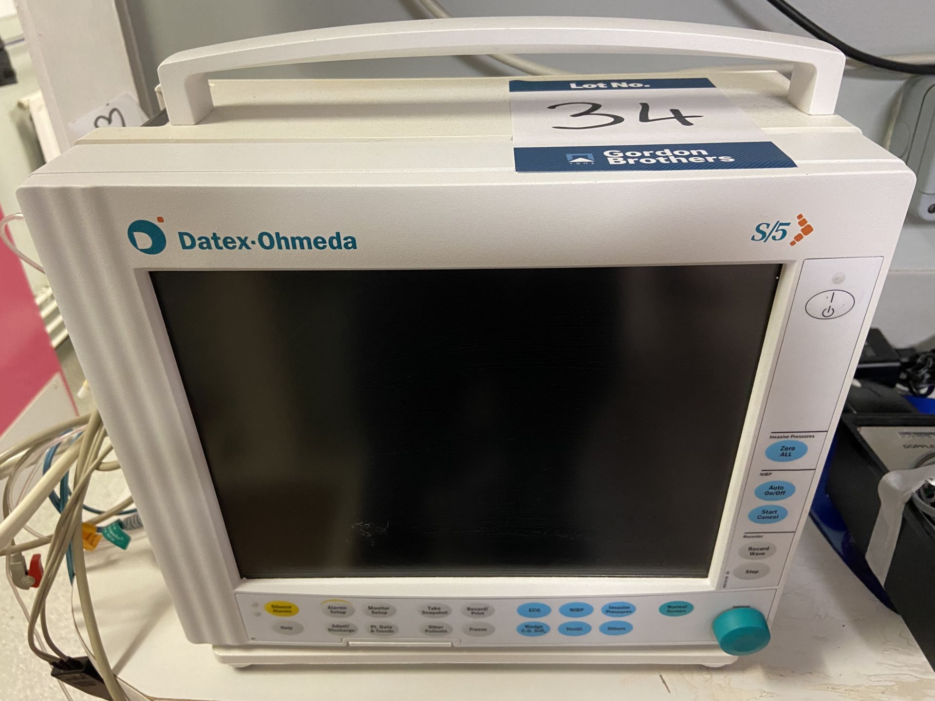 Datex Ohmeda S-5 Patient monitor. S/N. 4799580 (2002) - In small Animal Clinic Hospital Kennel