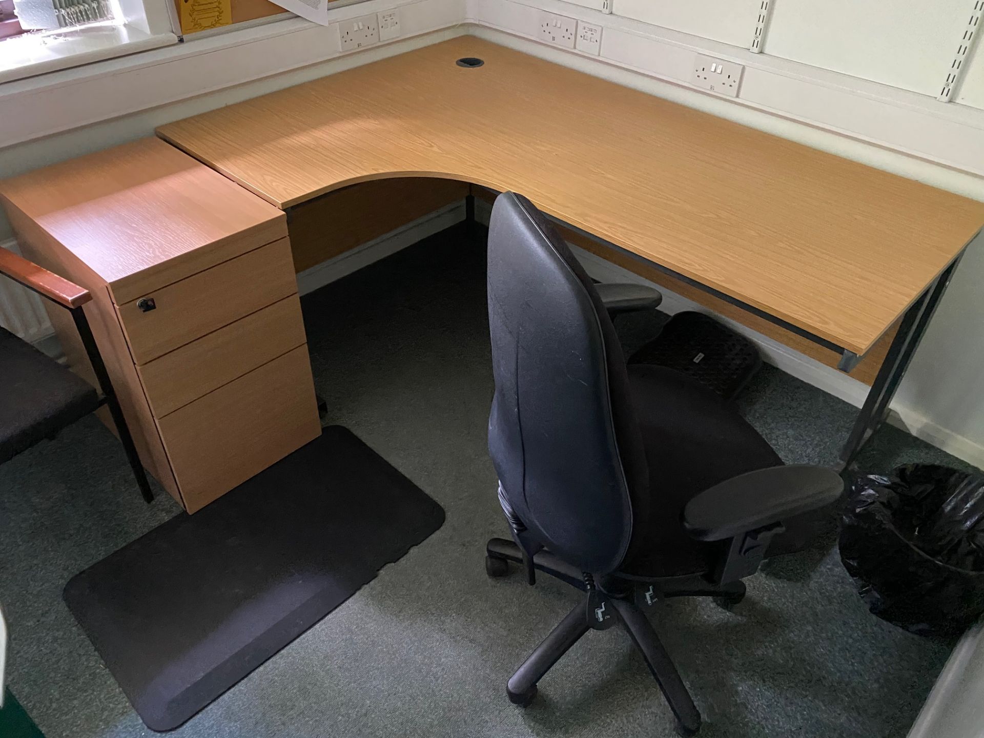 Furniture throughout Equine Clinic offices: 27 x Eugo workstations, 19 x tables, 32 x pedestals, 3 x - Image 15 of 26