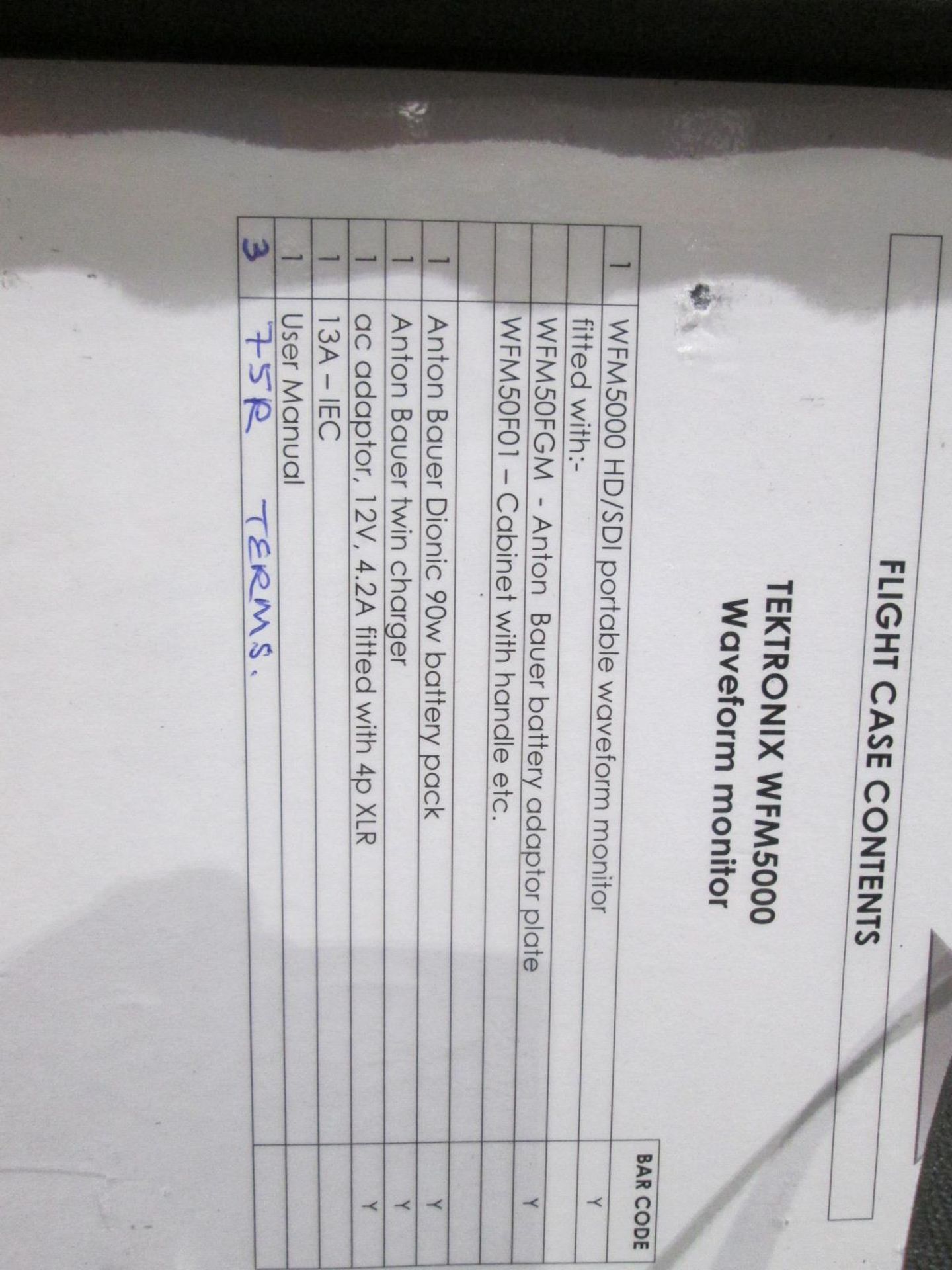 Portable Tektronix WFM 5000 Waveform Monitor Kit, 1 x charger and battery, In flight case, S/N - Image 8 of 9
