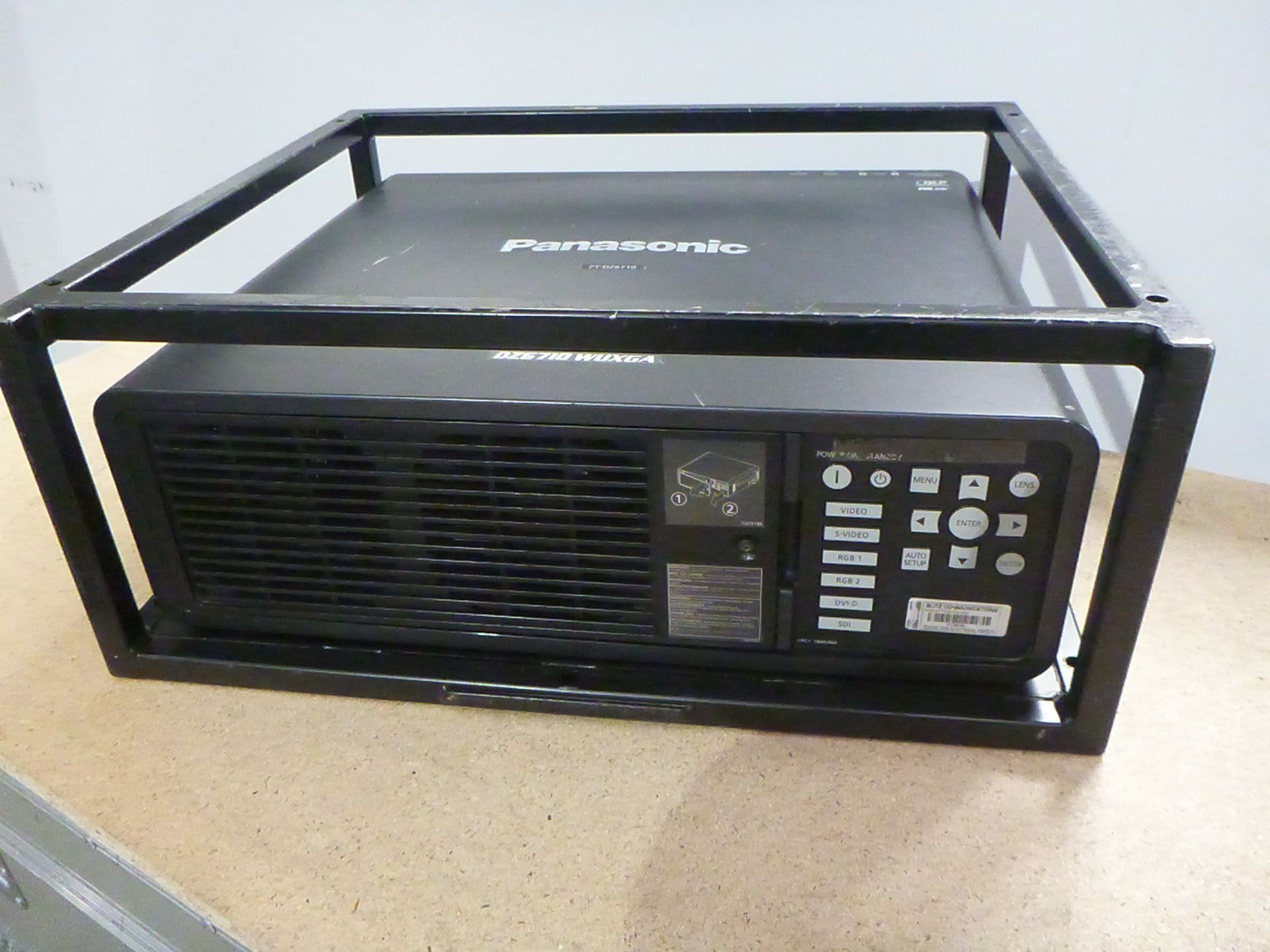 Panasonic Projector, Model PT-DZ6710E, S/N SH0150011, YOM 2010, In flight case with standard 1.3-1. - Image 4 of 14