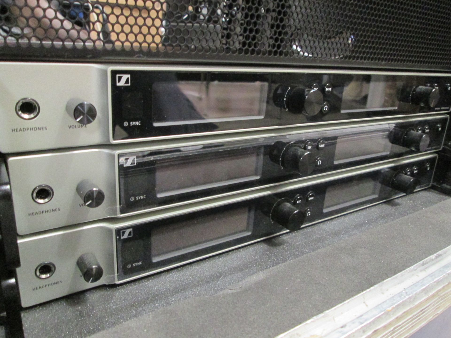 Sennheiser EM 6000 Dante Radio Rack. To include 4 x digital 2 channel UHF receivers, 4 x - Image 3 of 15