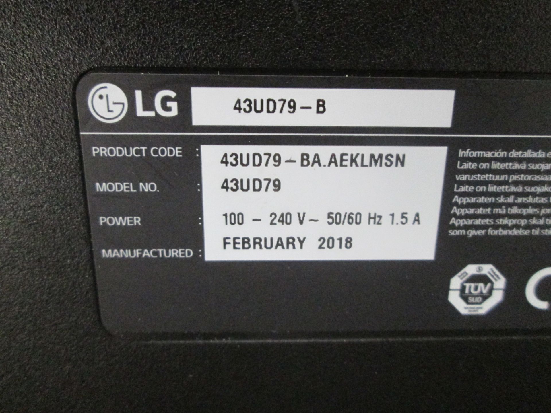 LG 4K 43" Colour Monitor, Model 43UD79-B, S/N 802NTZN05309, YOM 2018, Includes flight case, - Image 5 of 6