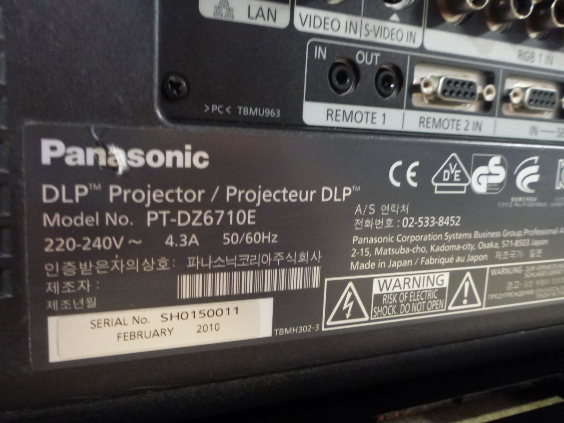 Panasonic Projector, Model PT-DZ6710E, S/N SH0150011, YOM 2010, In flight case with standard 1.3-1. - Image 7 of 14