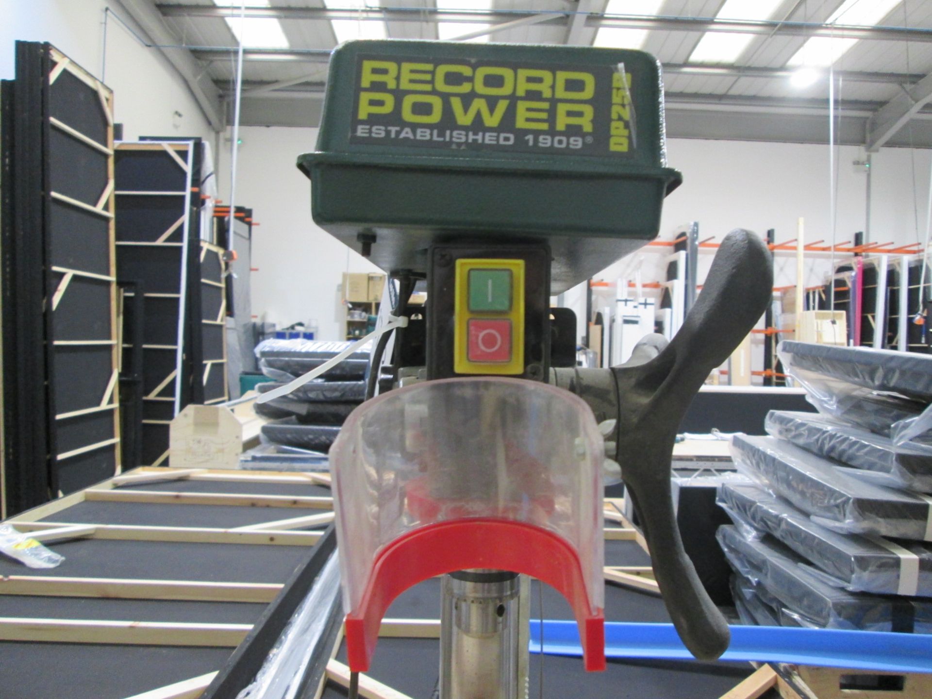 Record Power DP 25B Bench Top Pillar Drill, 240V, Mounted on wooden box frame - Image 4 of 7