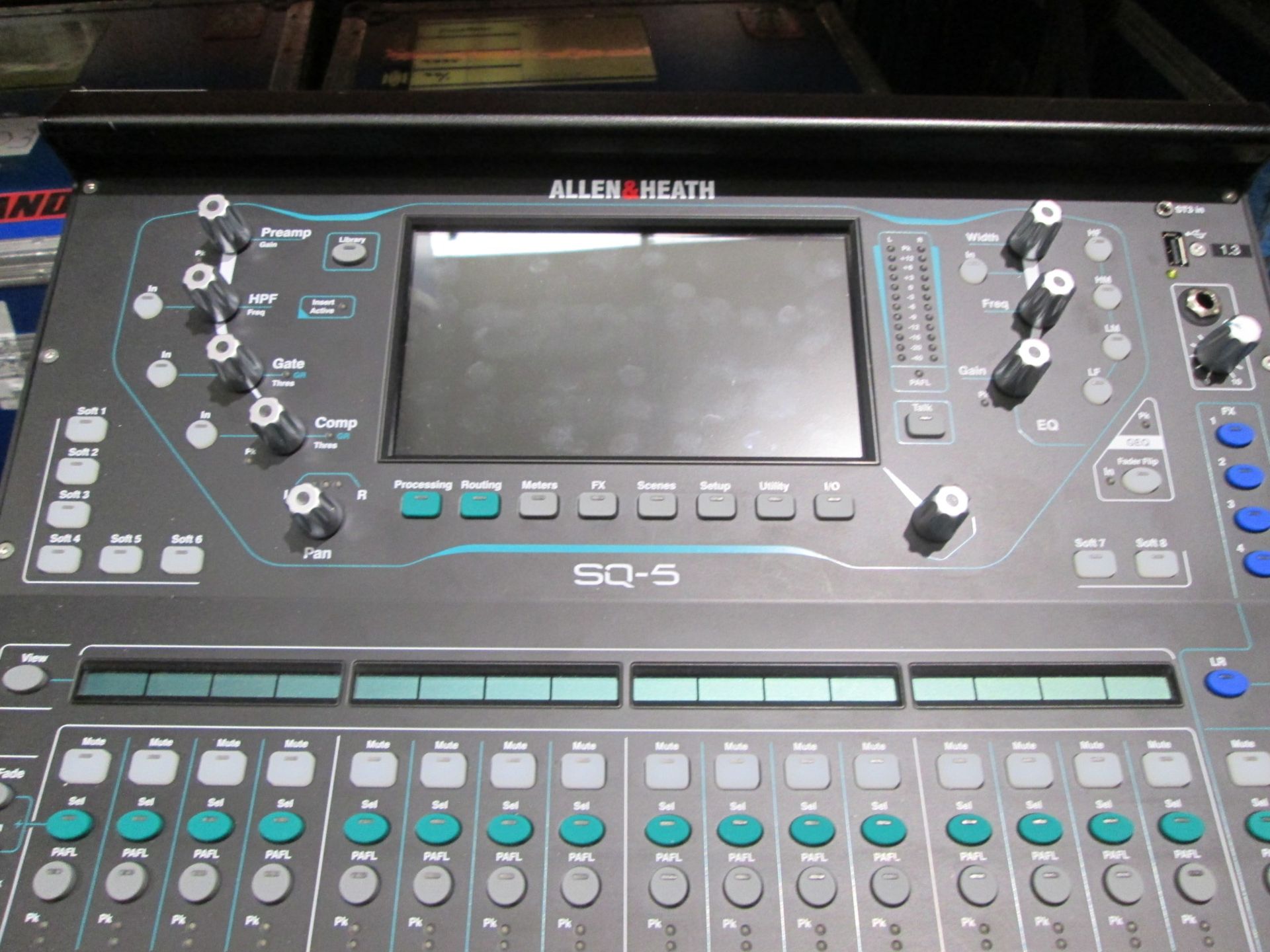 Allen & Heath SQ5 48 Chnl Digital Mixing Console with DZ168 Audio Rack input / output extender, In - Image 3 of 9