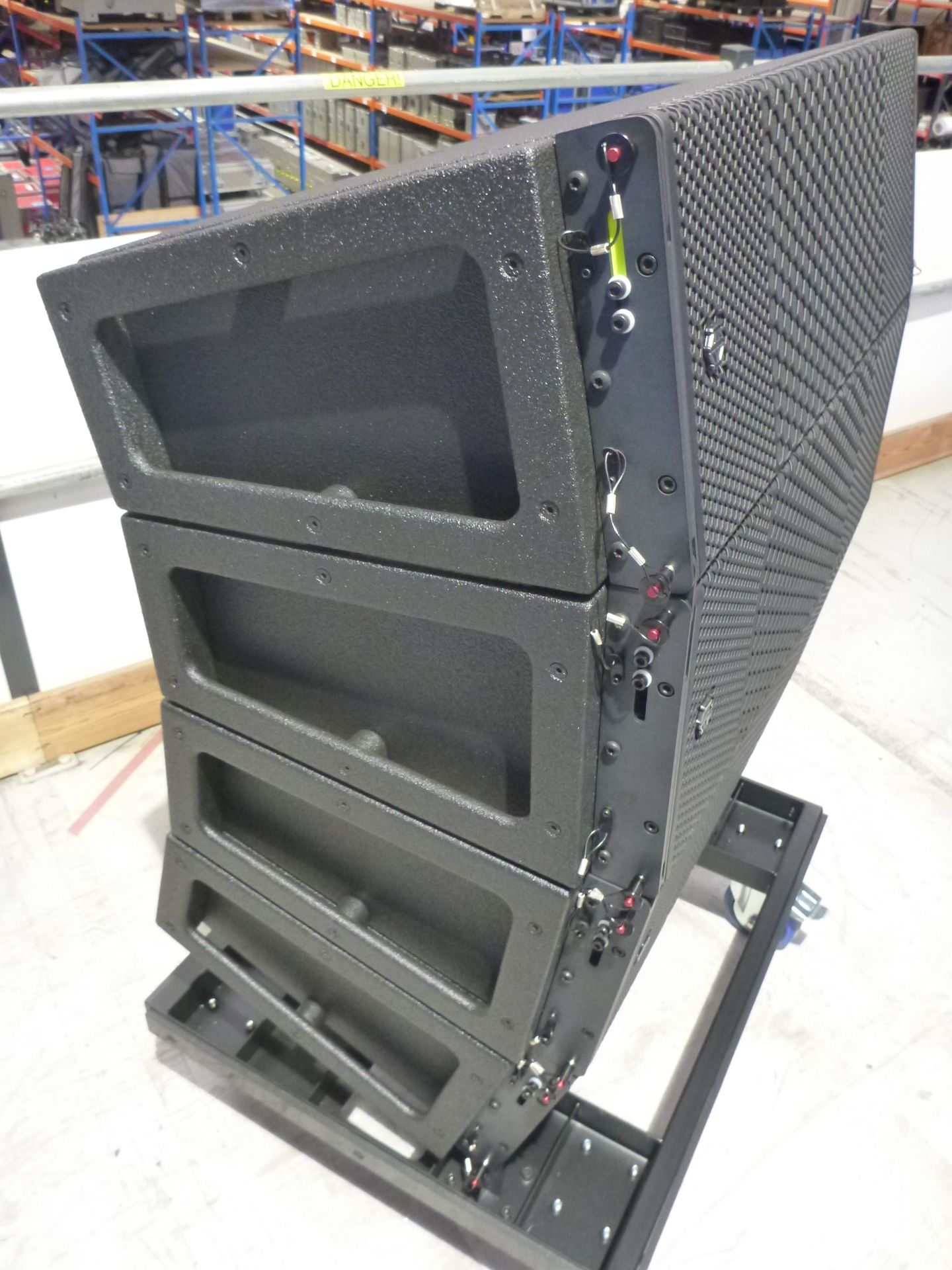 EM Acoustics Halo B Line Array Loudspeakers, Qty 4 (1 x 4) Mounted on mobile frame with padded - Image 4 of 8