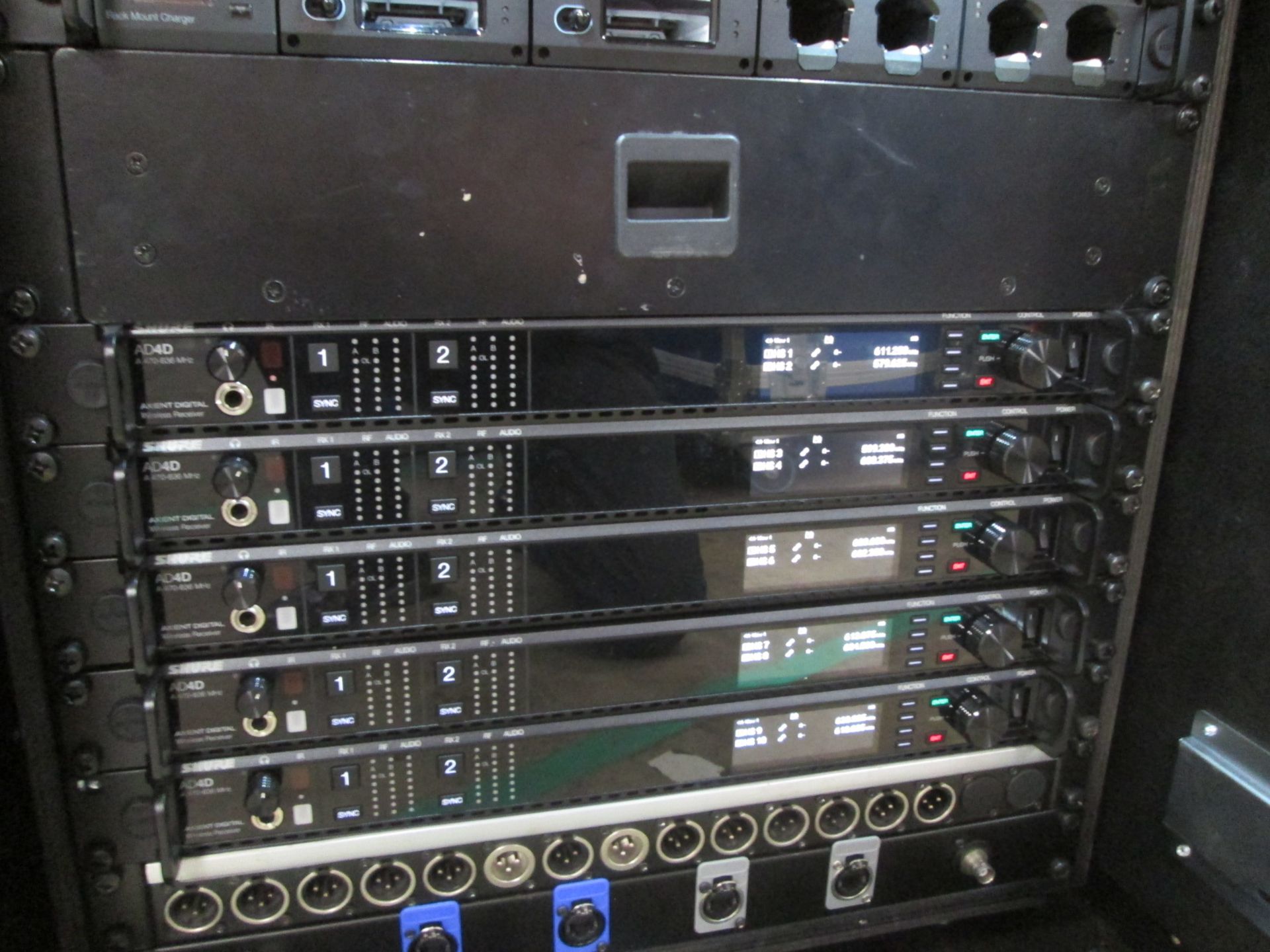 Shure Axiant Digital Radio Rack. To include 5 x AD4D 2 channel digital receivers (470.636 MHz), 4 - Image 2 of 12