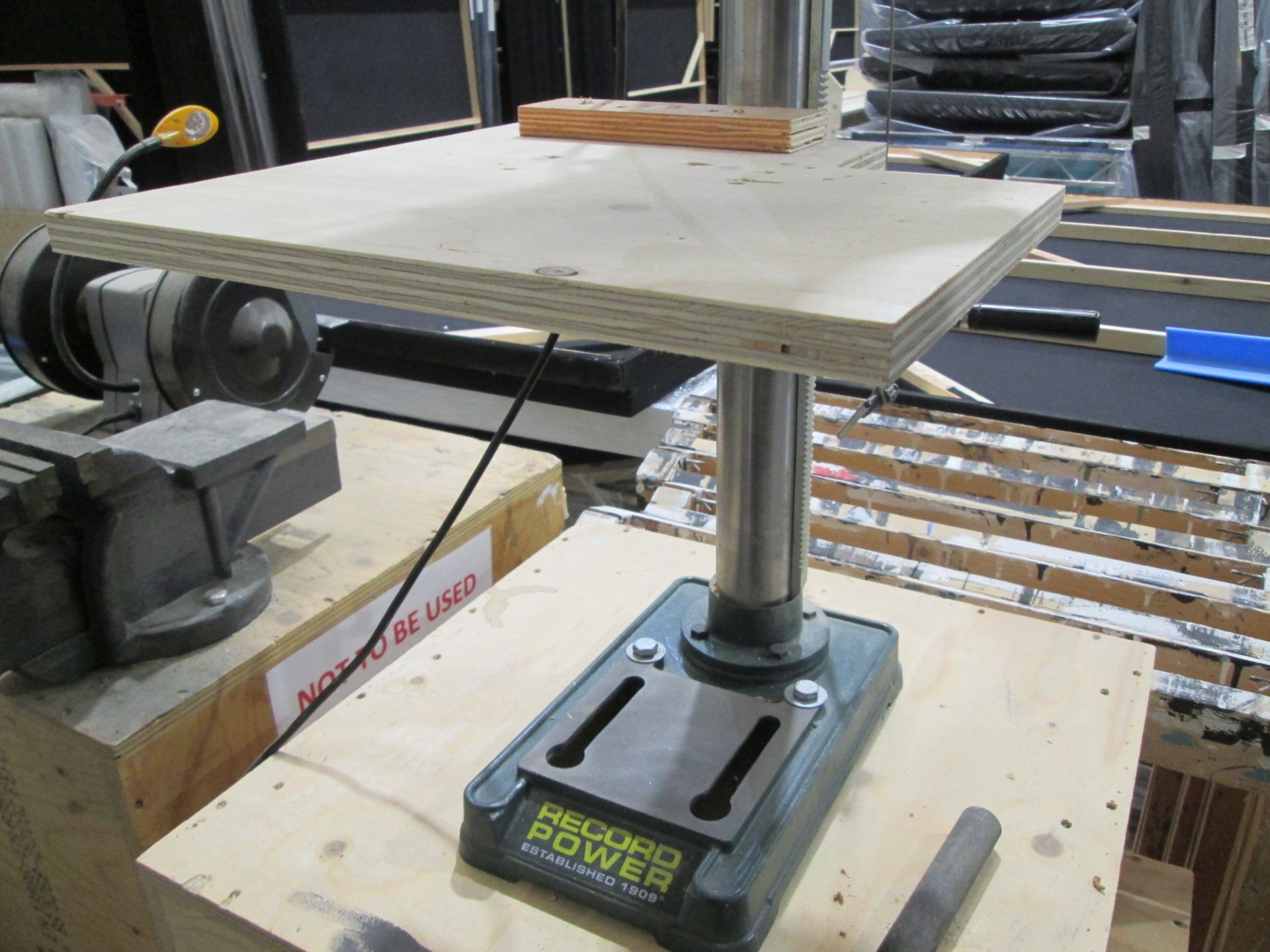 Record Power DP 25B Bench Top Pillar Drill, 240V, Mounted on wooden box frame - Image 3 of 7