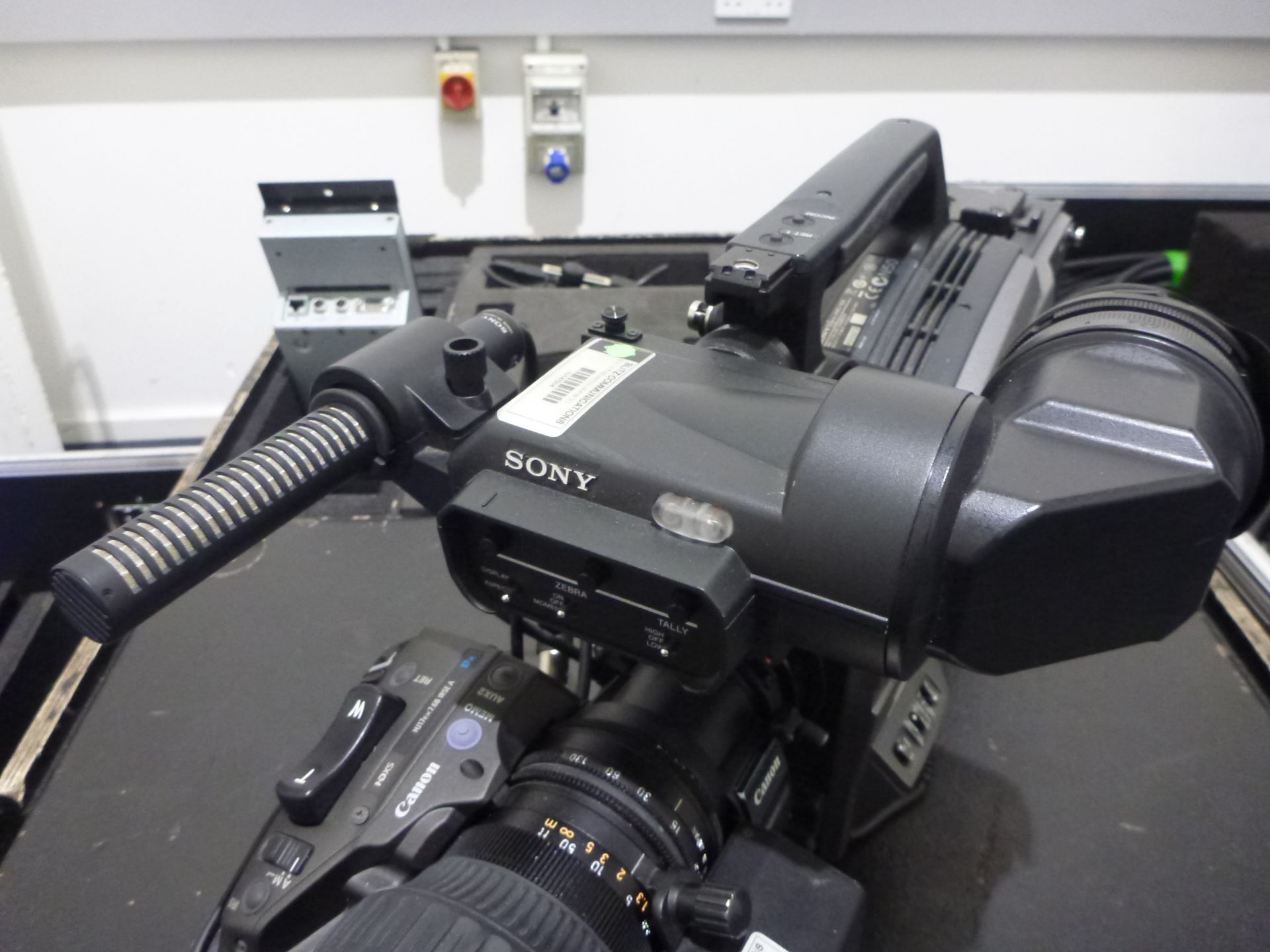 Sony HD Colour Broadcast Camera, Model HXC-100, S/N 40979, Camera includes Canon HDTV zoom lens ( - Image 7 of 28