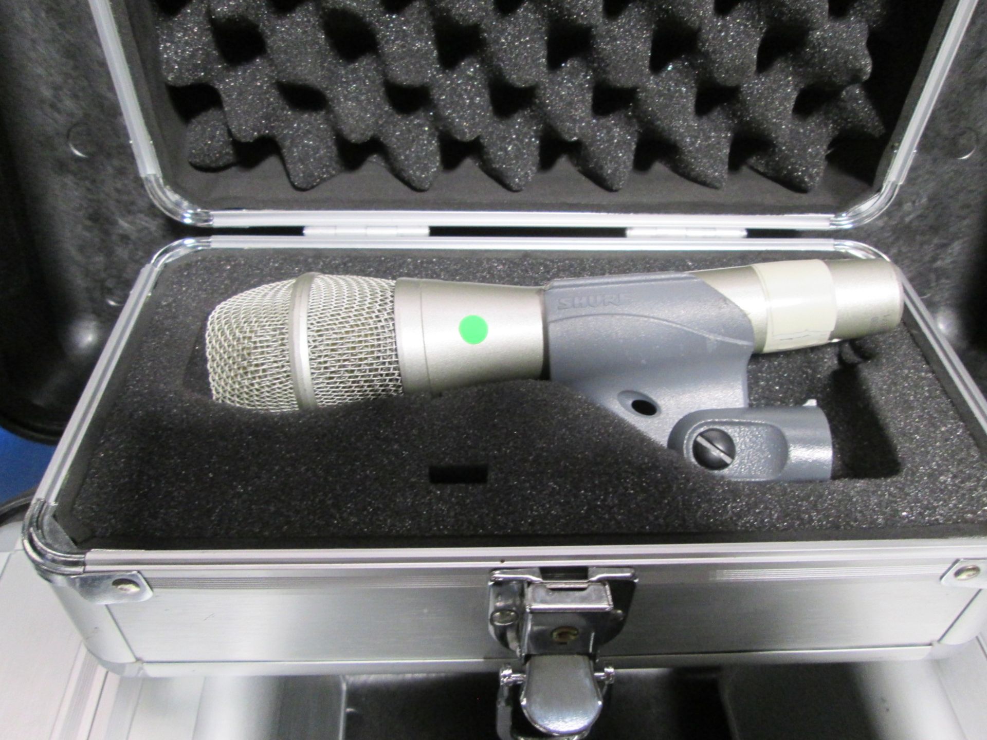 Shure KSM9 Dynamic Microphones (Qty 3) In flight and peli case - Image 2 of 8