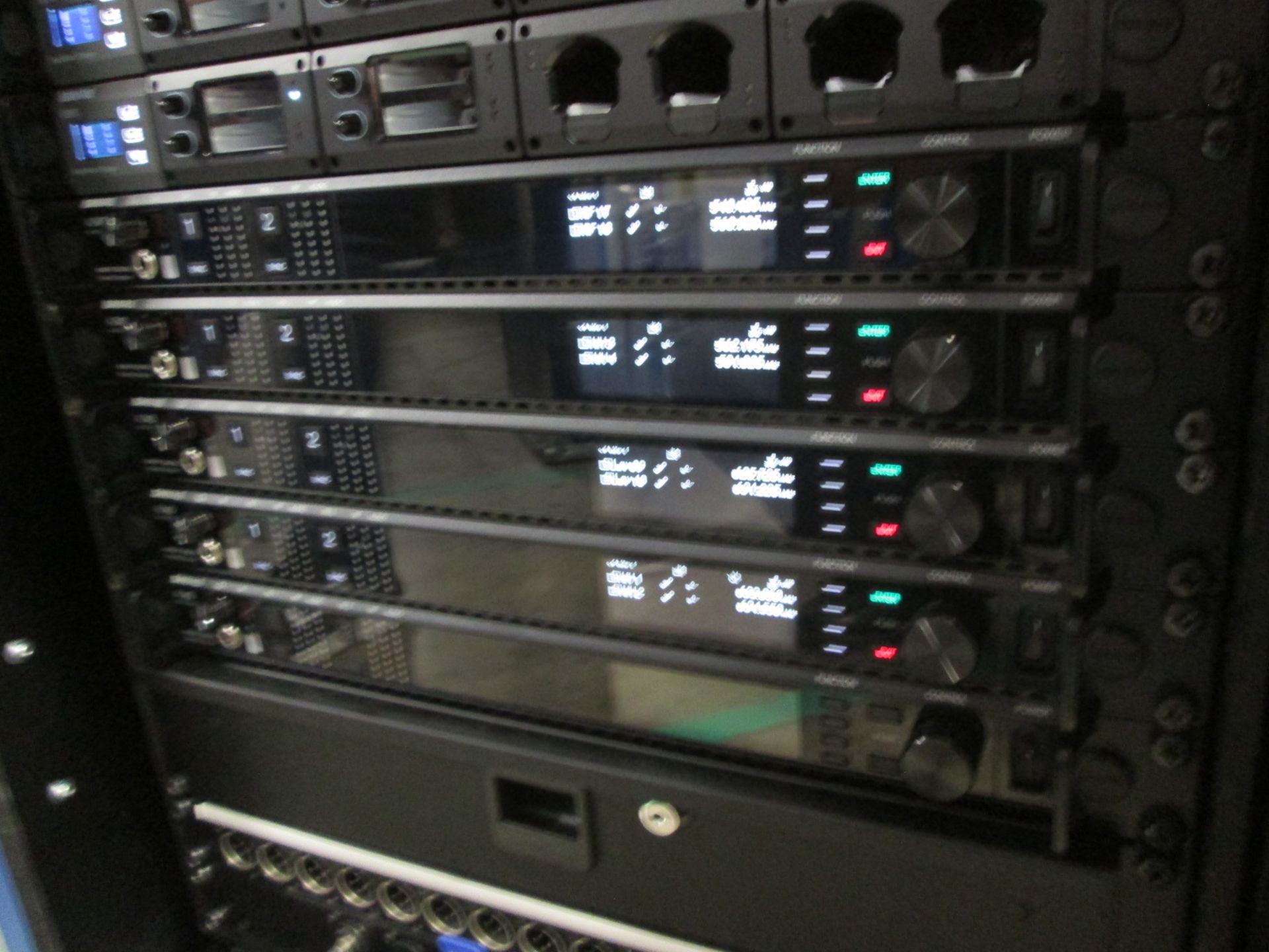 Shure Axiant Digital Radio Rack. To include 5 x AD4D 2 channel digital receivers (470.636 MHz), 4 - Image 4 of 13