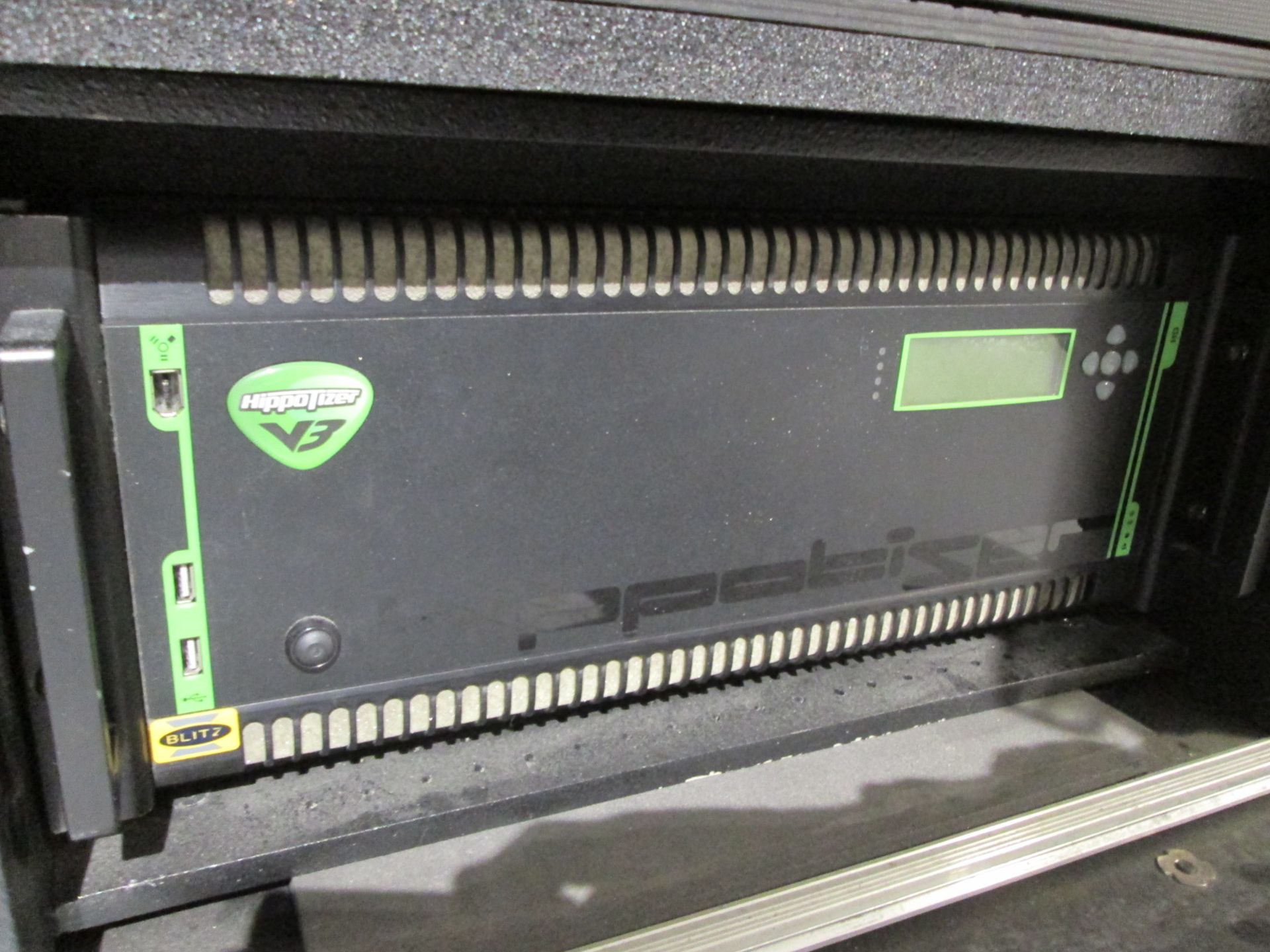 Green Hippo V5 Hippotiser Media Graphics Server with fader remote panel. S/N 2200. In flight case - Image 3 of 9
