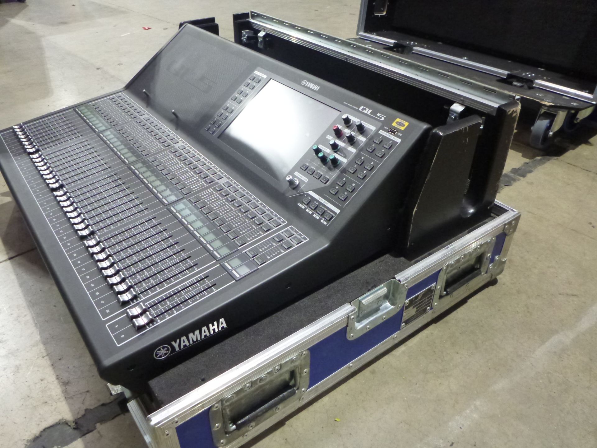 Yamaha QL5 Digital Audio Mixing Desk, S/N C121EAYL01051, In flight case - Image 7 of 13