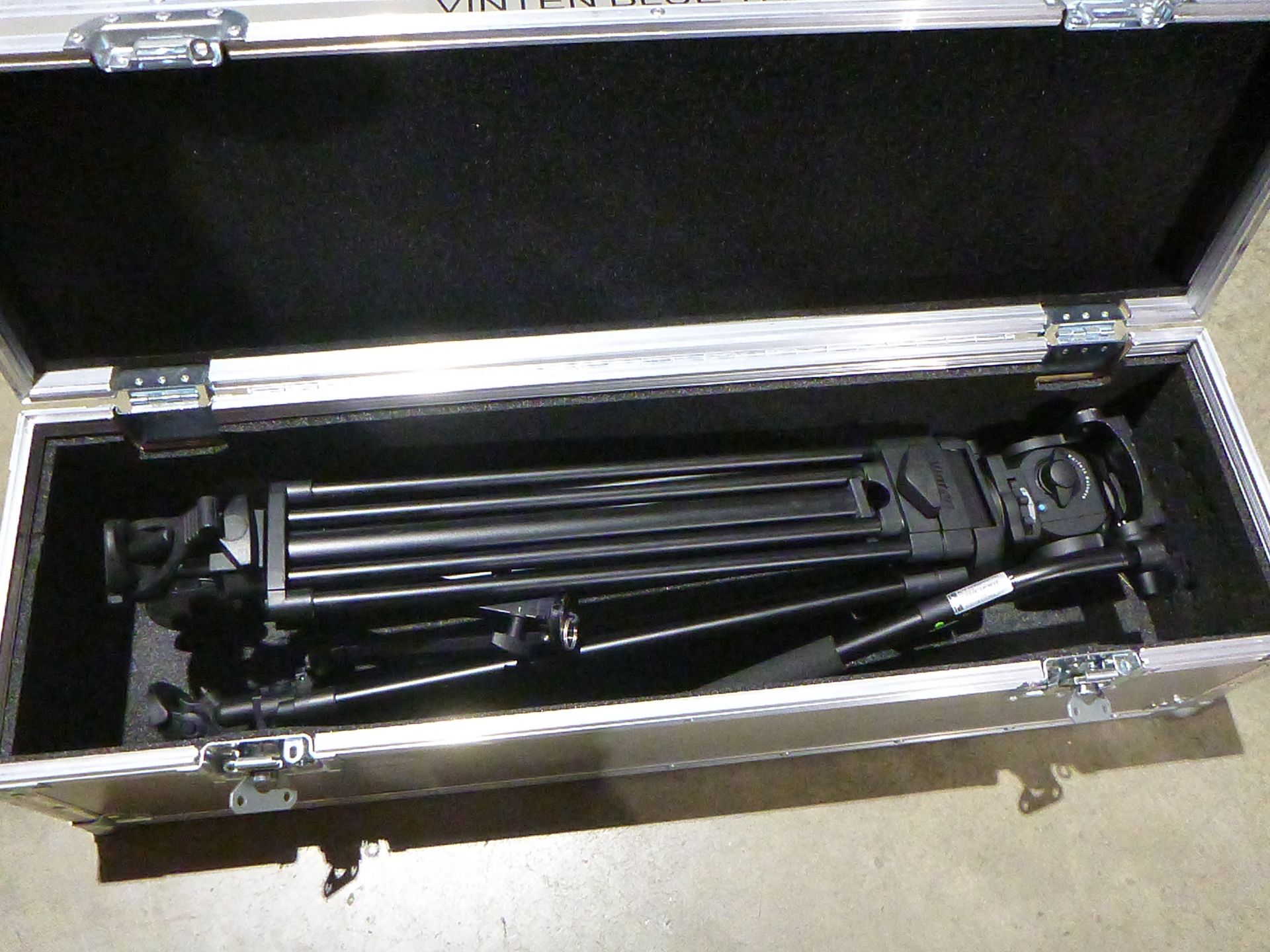 Vinton Camera Tripod, Model Vision Blue, In flight case - Image 3 of 4