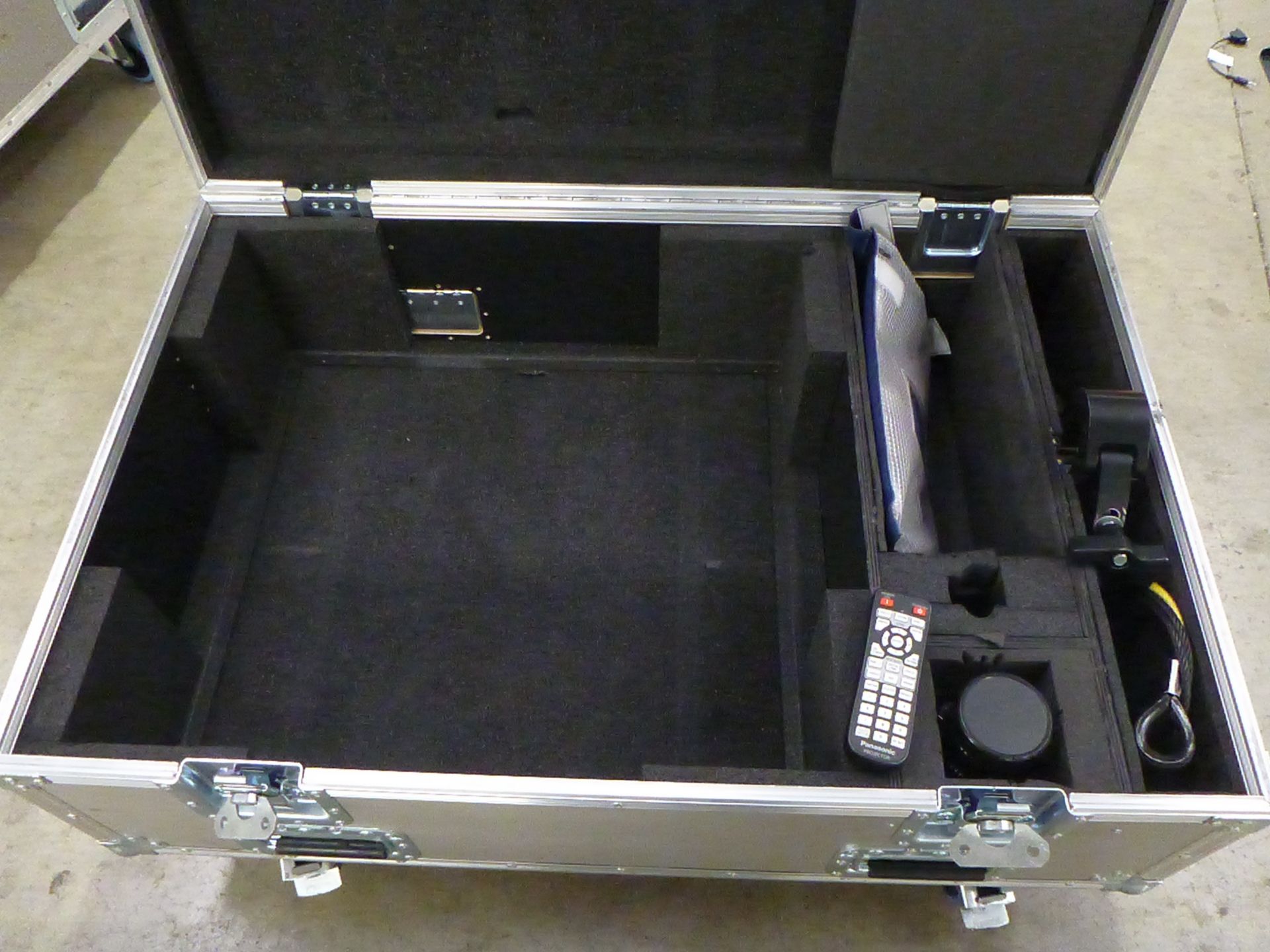 Panasonic Laser Projector, Model PT-RZ970, S/N DA8310076, YOM 2018, In flight case with standard 1. - Image 11 of 12