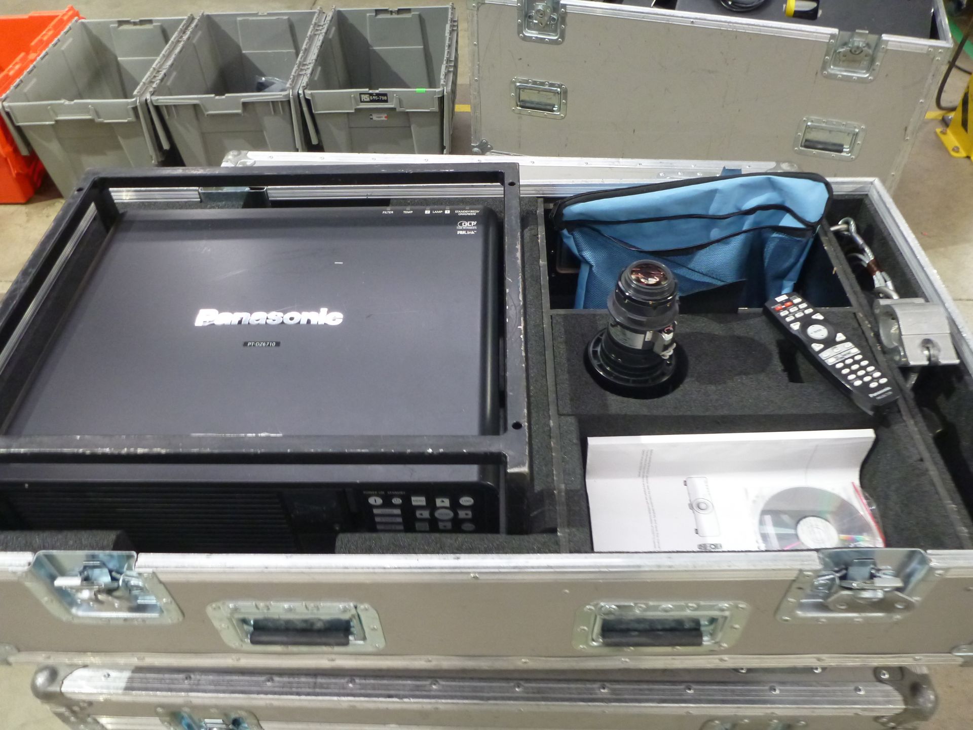 Panasonic Projector, Model PT-DZ6710E, S/N SH0150015, YOM 2010, In flight case with standard 1.3-1. - Image 12 of 13