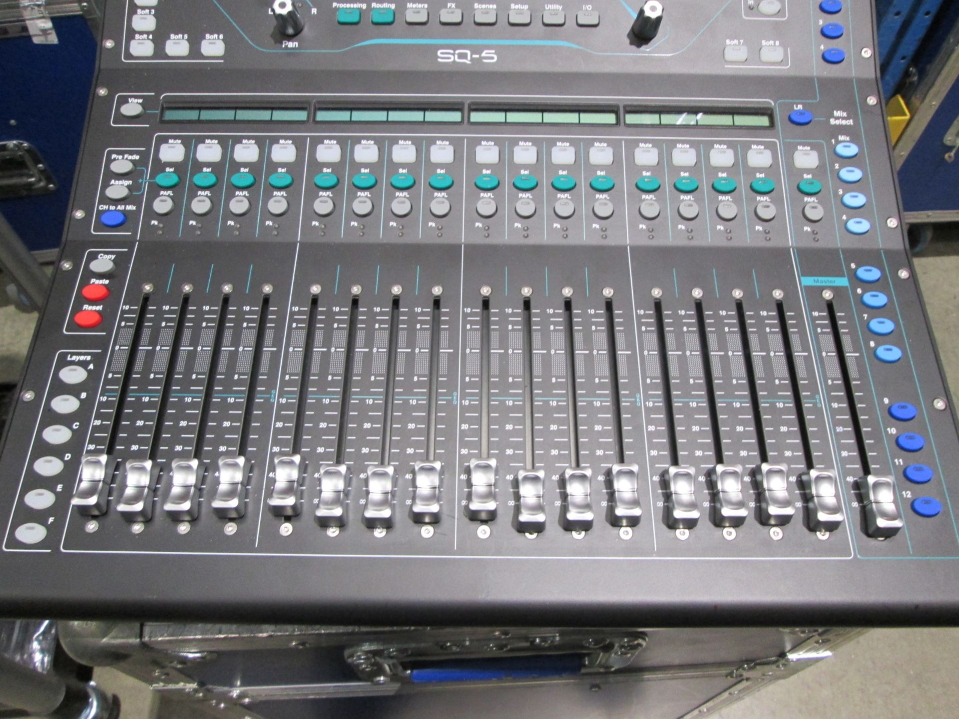 Allen & Heath SQ5 48 Chnl Digital Mixing Console with DZ168 Audio Rack input / output extender, In - Image 2 of 9