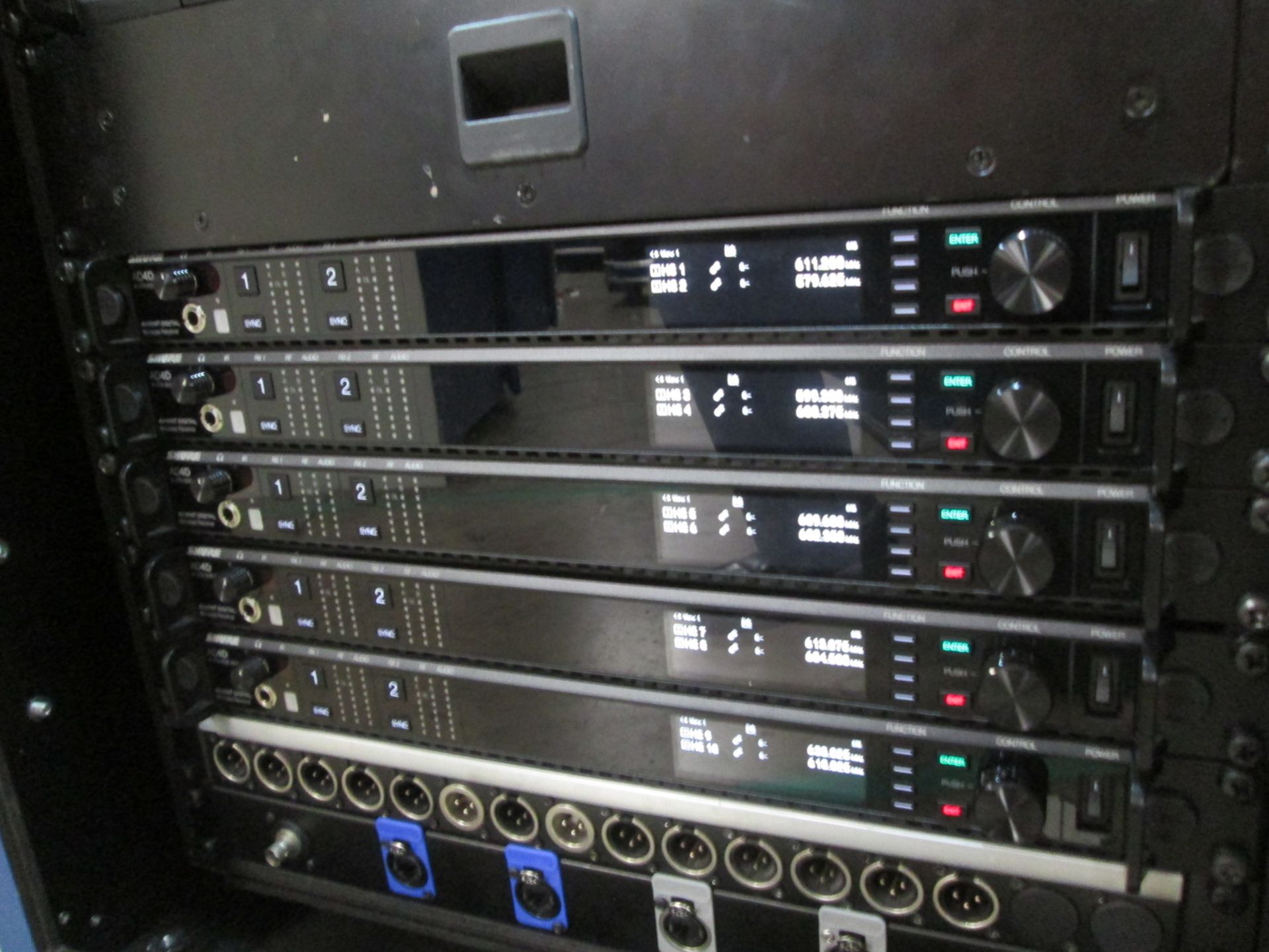 Shure Axiant Digital Radio Rack. To include 5 x AD4D 2 channel digital receivers (470.636 MHz), 4 - Image 3 of 12