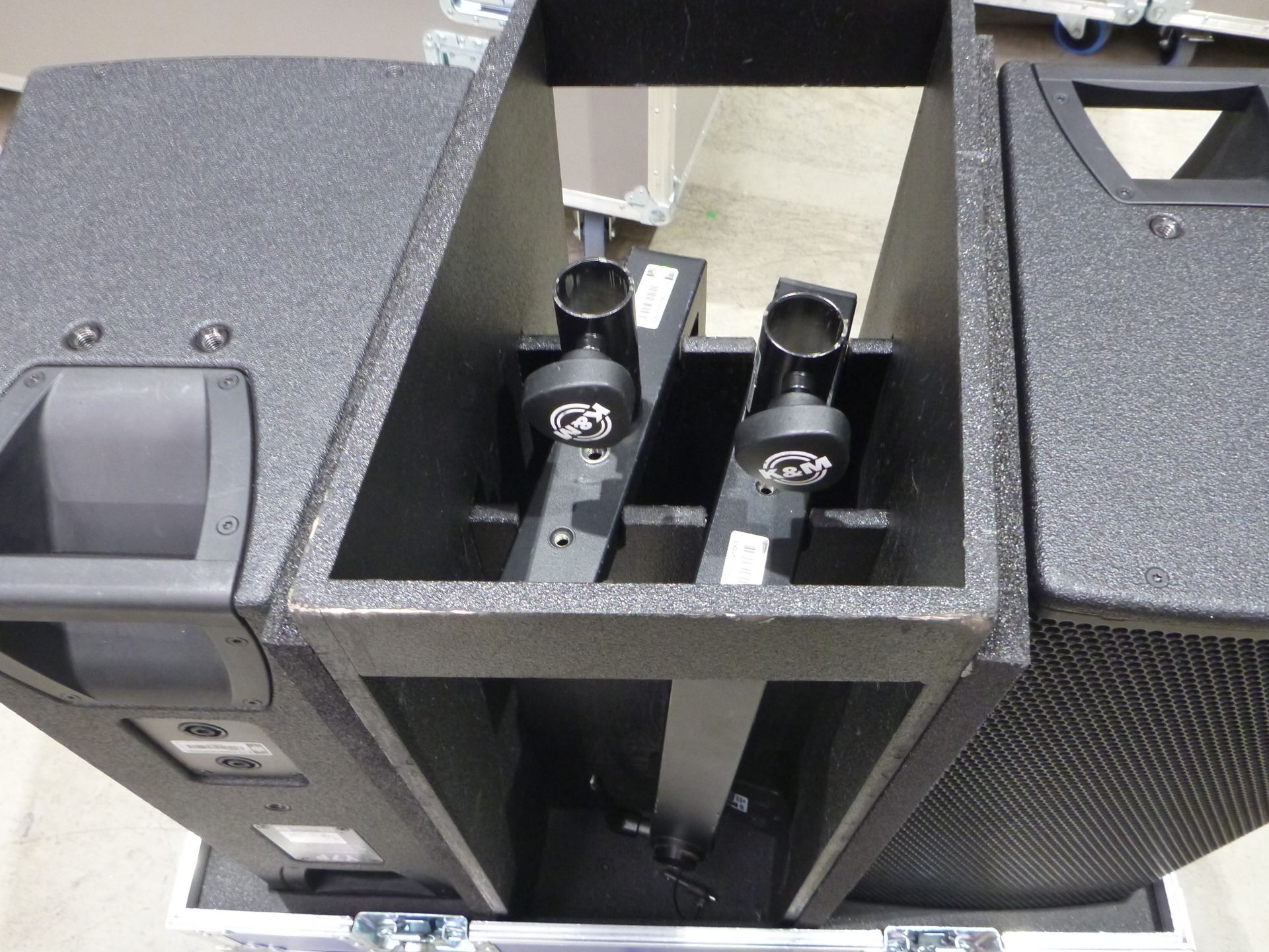 D & B Audiotecknik Y7P Loudspeakers (Pair) In flight case with flying frame, top hat and safety - Image 6 of 7