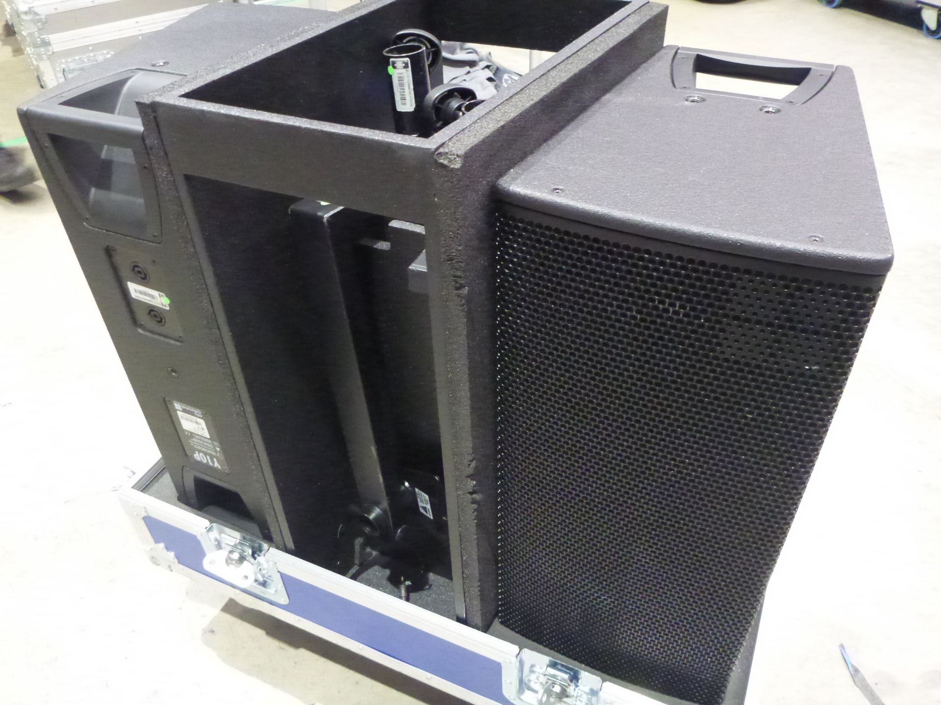 D & B Audiotecknik Y10P Loudspeakers (Pair) In flight case with flying frame, top hat and safety - Image 4 of 7