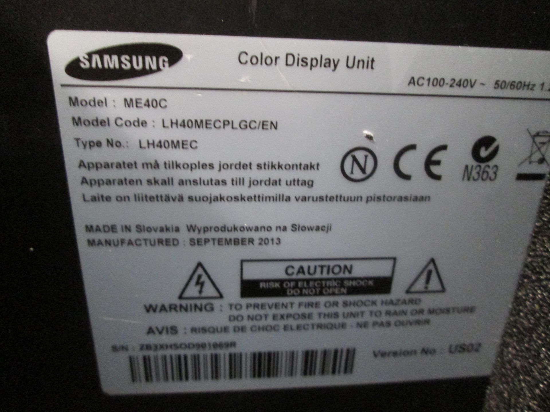 Samsung ME40C 40" Colour Display Monitor, With backplate, remote and power supply, In flight case. - Image 4 of 4