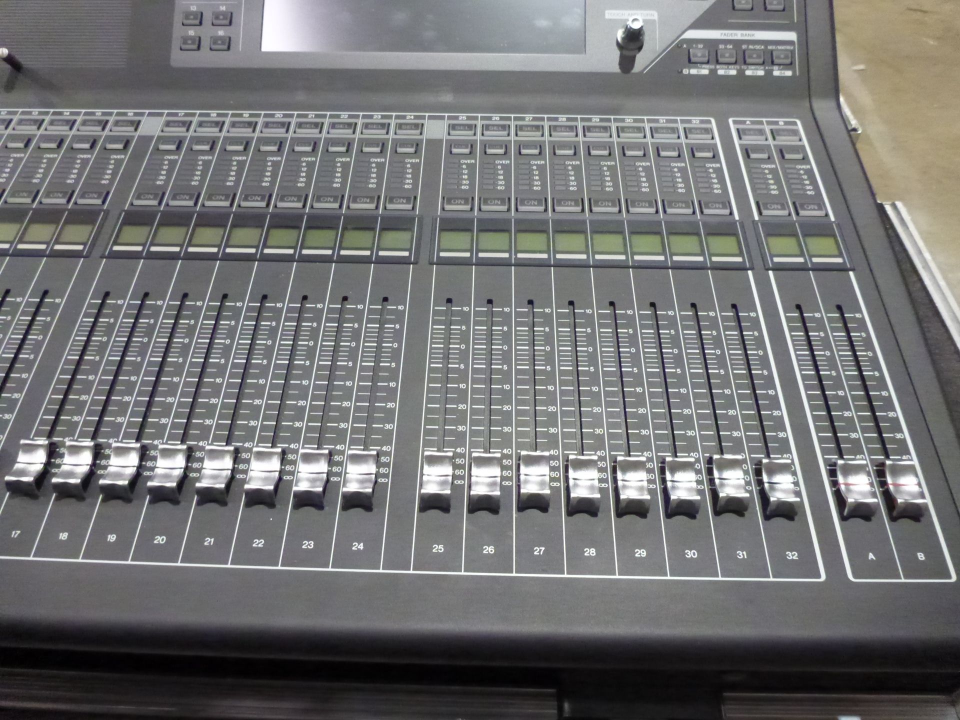 Yamaha QL5 Digital Audio Mixing Desk, S/N C121EAYL01051, In flight case - Image 5 of 13