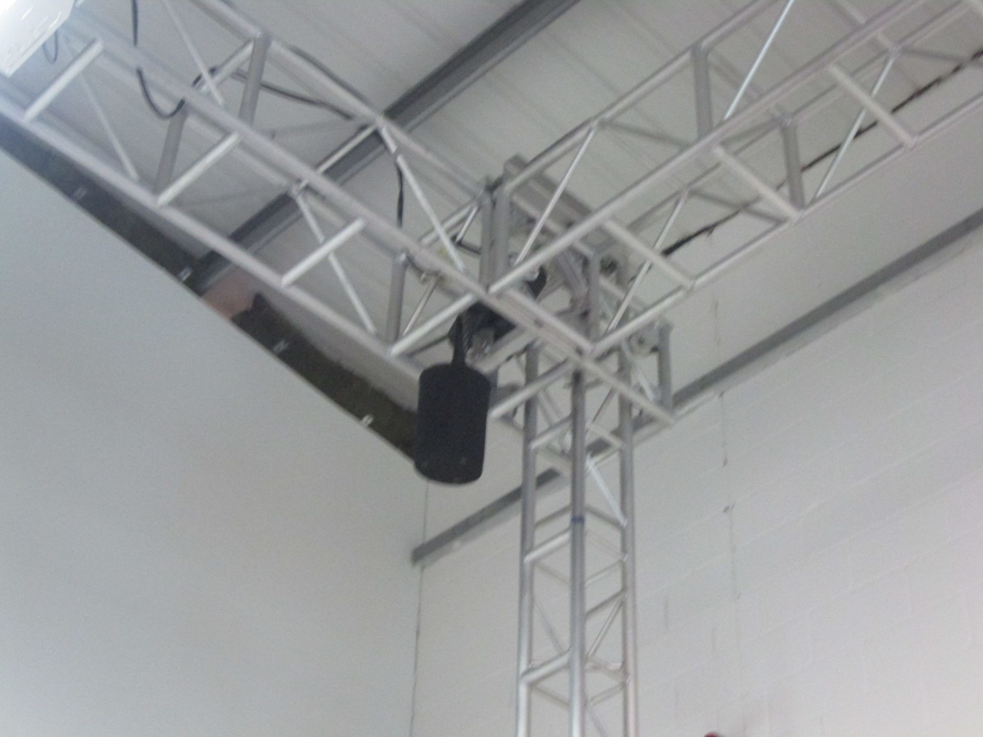 Lighting Room Set Up Lifting Rig, Central twin lifting hoist, 4 x corner main frame lifting - Image 9 of 11