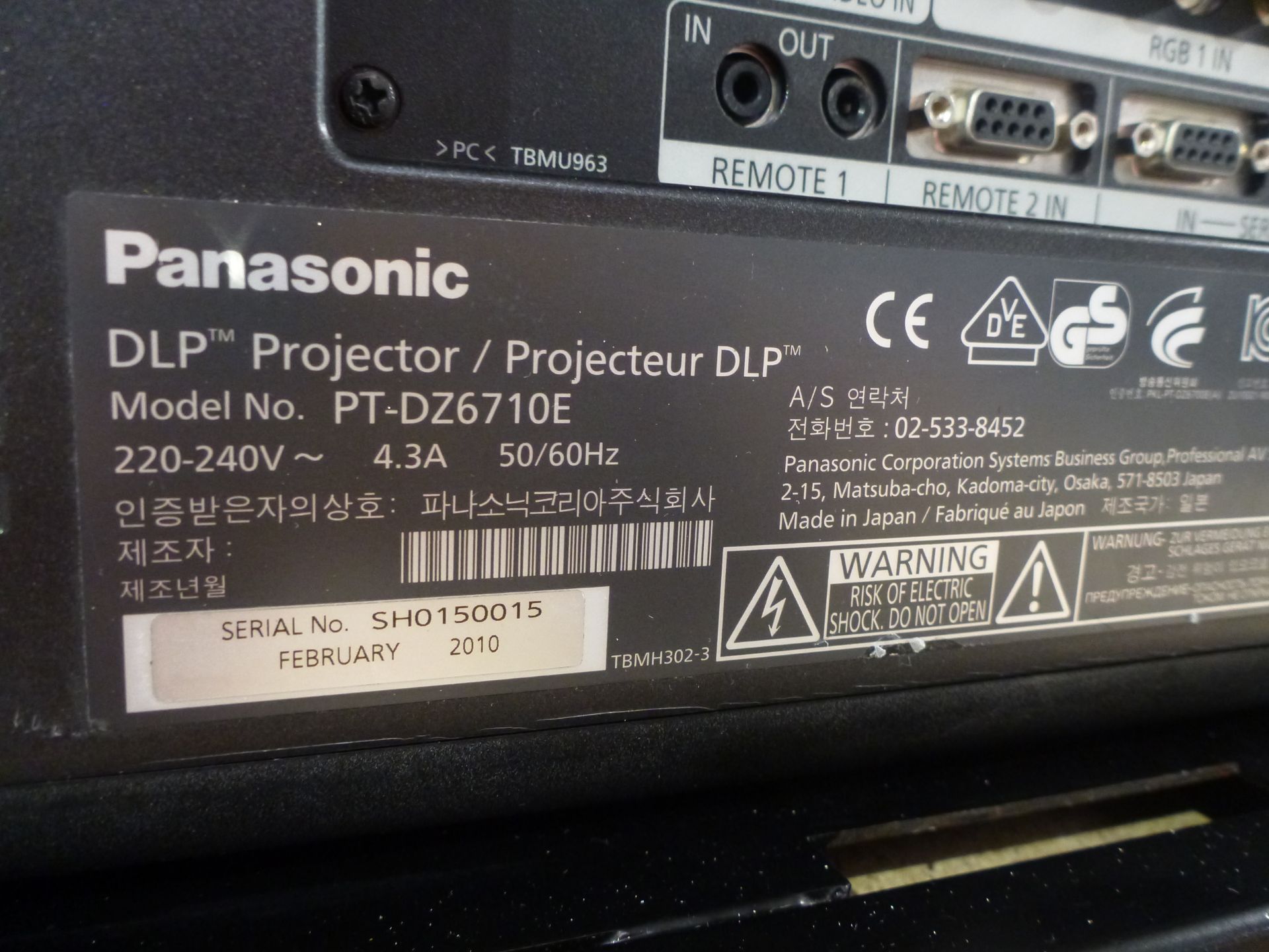 Panasonic Projector, Model PT-DZ6710E, S/N SH0150015, YOM 2010, In flight case with standard 1.3-1. - Image 6 of 13