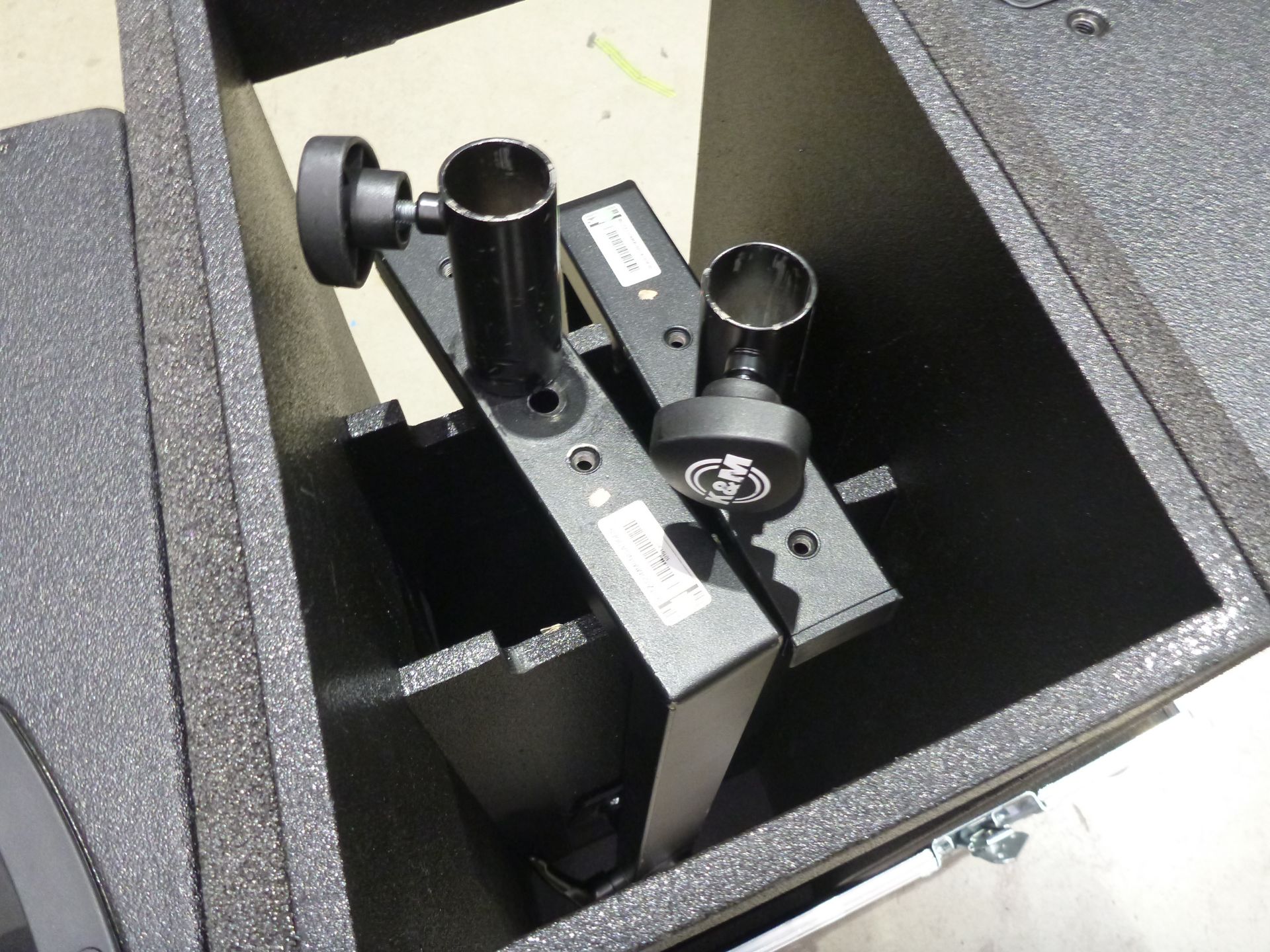 D & B Audiotecknik Y7P Loudspeakers (Pair) In flight case with flying frame, top hat and safety - Image 6 of 7