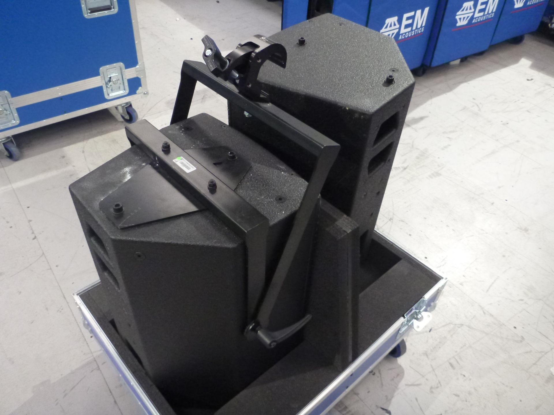 EM Acoustics EMS-129 Wide Dispersion Passive Loudspeakers (Pair) In flight case with 1 x flying - Image 4 of 7