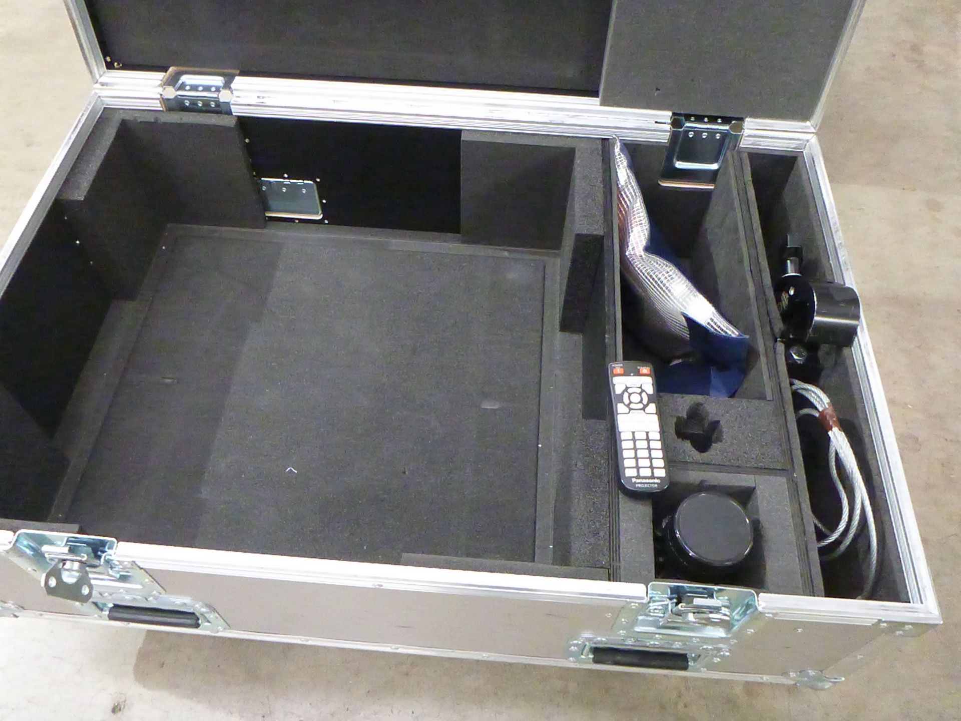 Panasonic Laser Projector, Model PT-RZ670, S/N SH5512098, YOM 2015, In flight case with standard 1. - Image 10 of 11