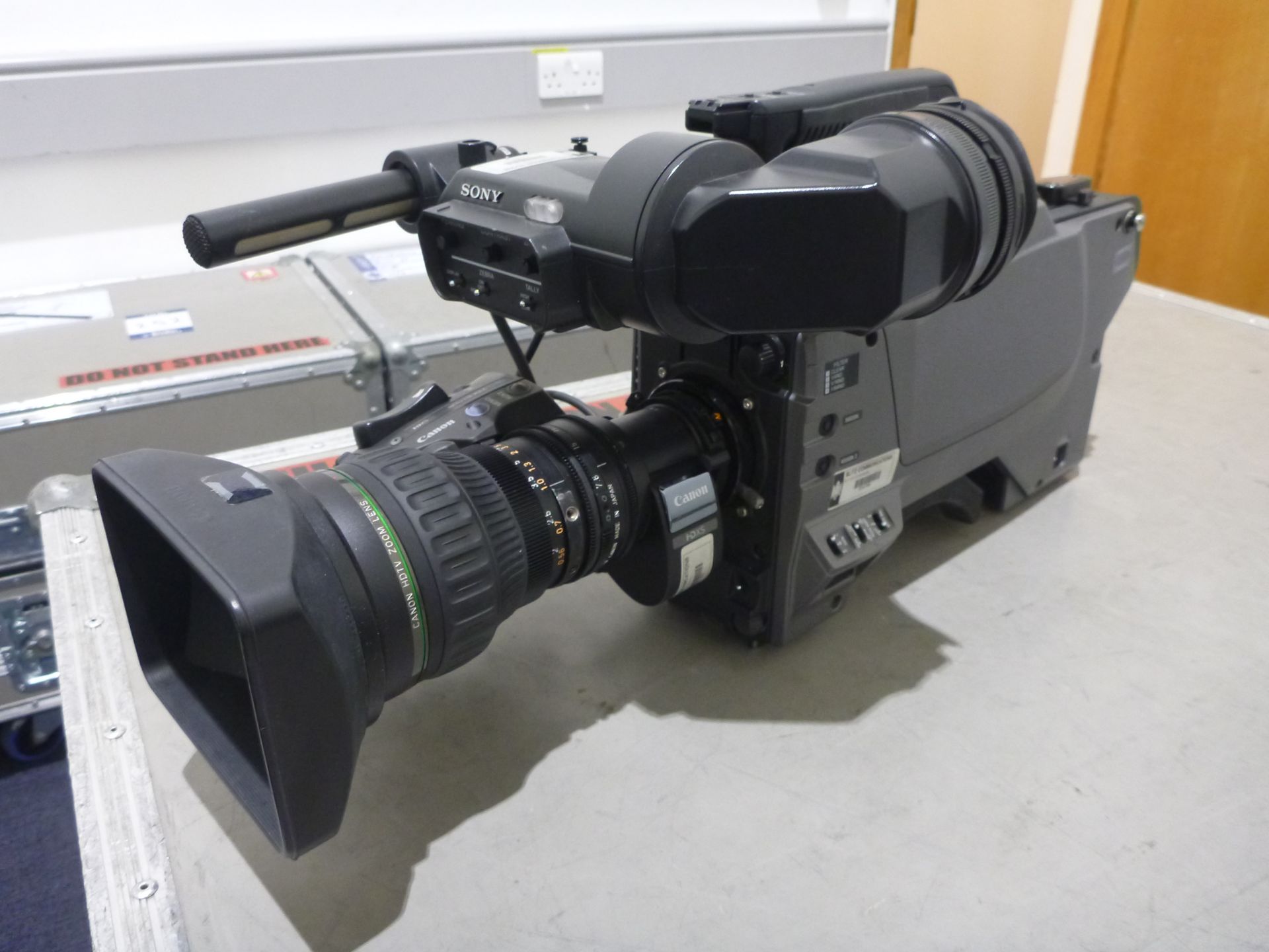 Sony HD Colour Broadcast Camera, Model HXC-100, S/N 400973, Camera includes Canon HDTV zoom lens ( - Image 3 of 27