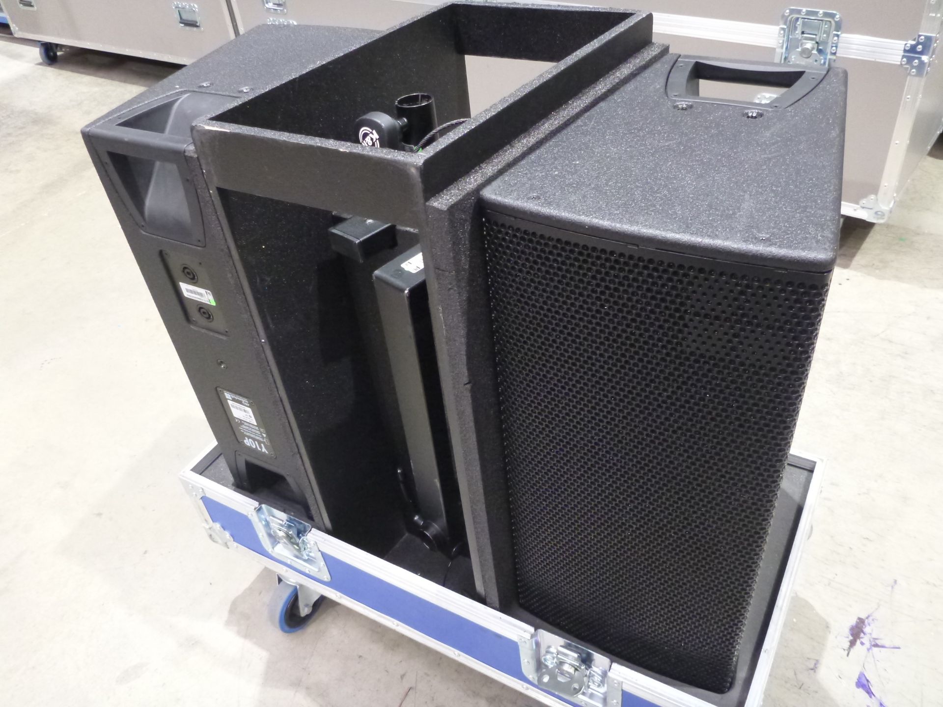 D & B Audiotecknik Y10P Loudspeakers (Pair) In flight case with flying frame, top hat and safety - Image 2 of 7