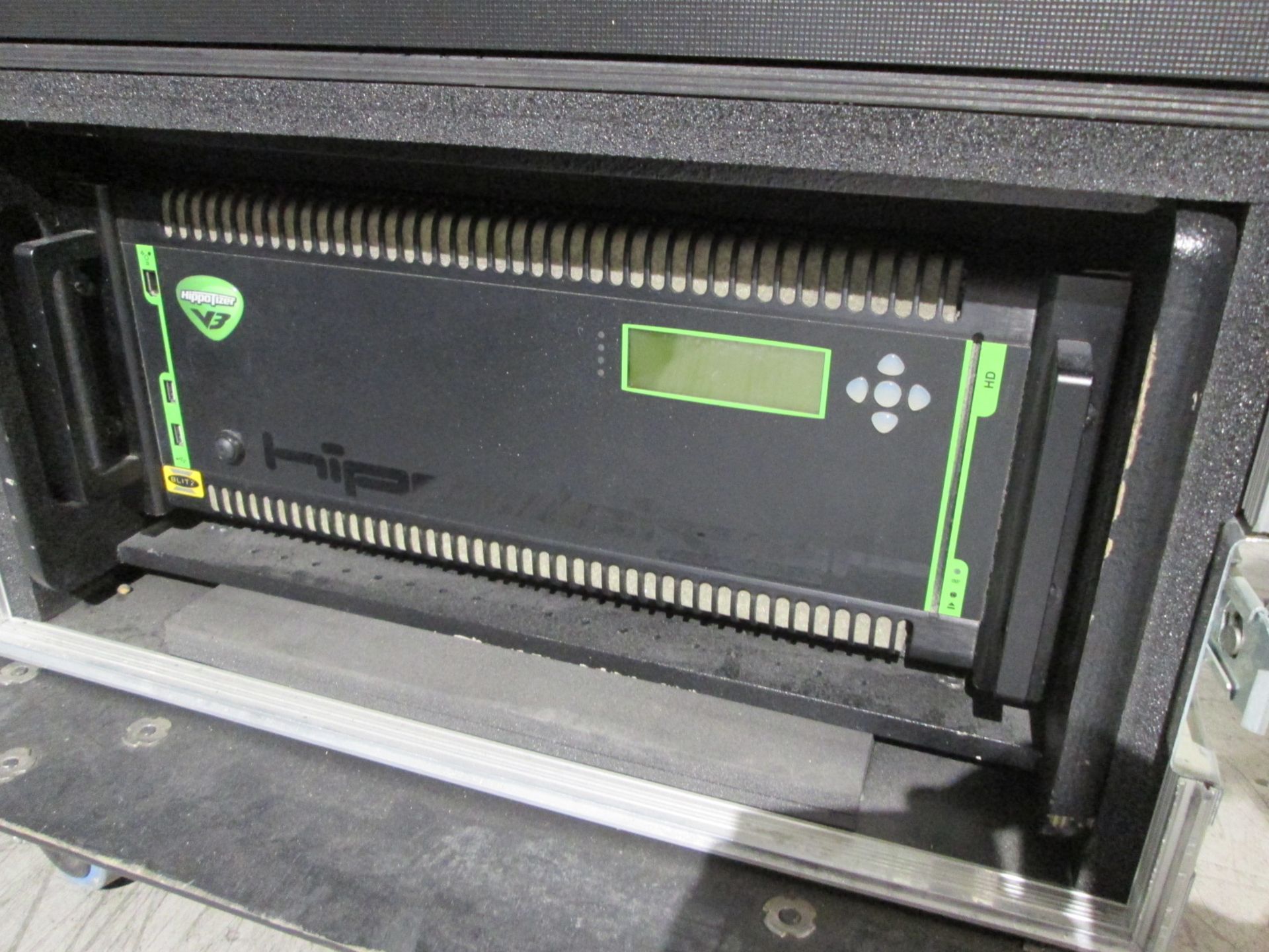Green Hippo V5 Hippotiser Media Graphics Server with fader remote panel. S/N 2200. In flight case - Image 2 of 9