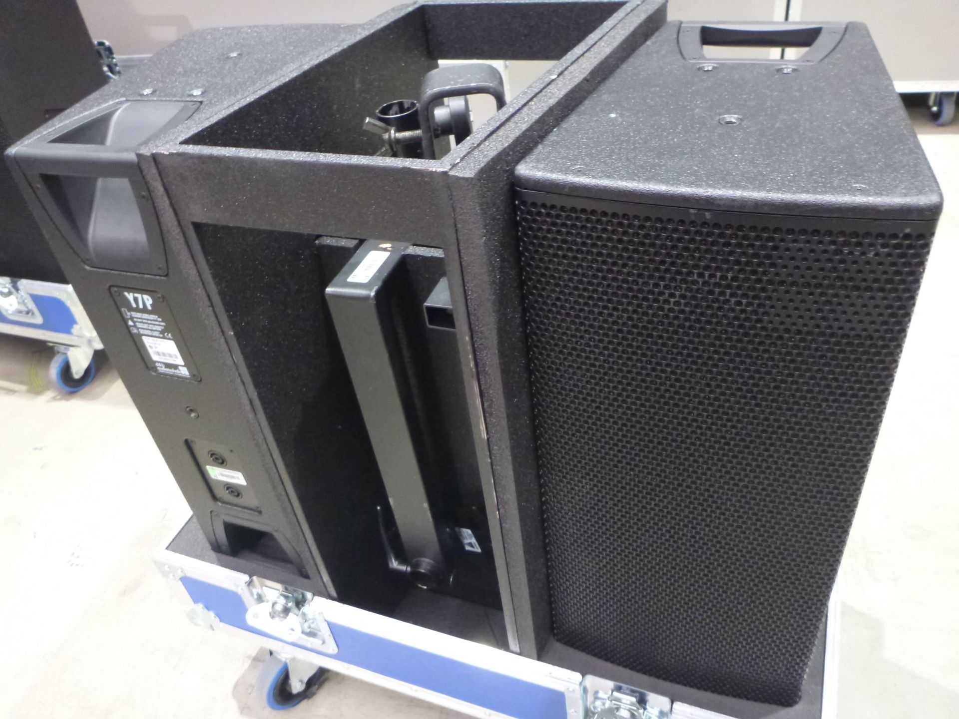 D & B Audiotecknik Y7P Loudspeakers (Pair) In flight case with flying frame, top hat and safety - Image 2 of 7