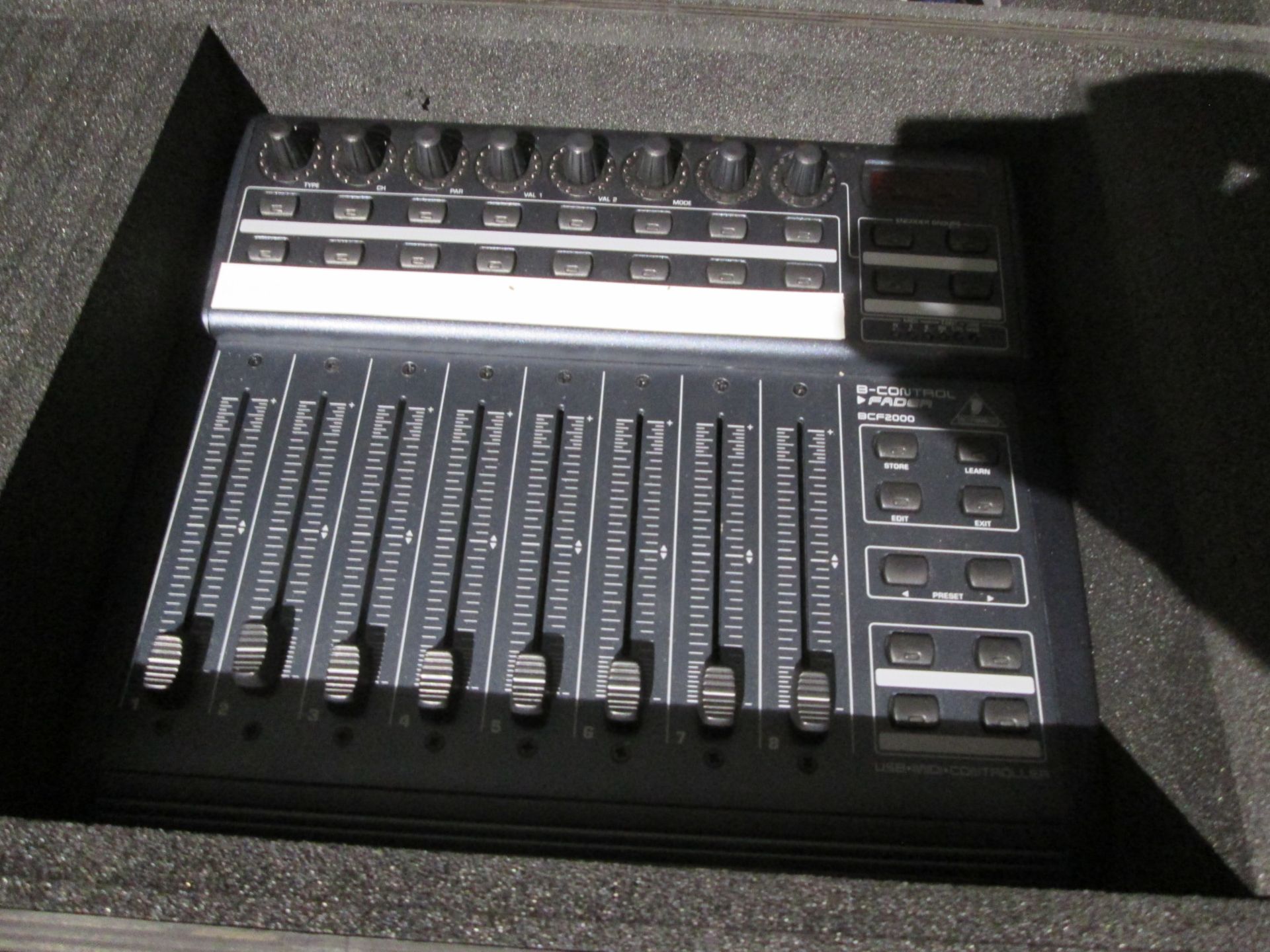 Green Hippo V5 Hippotiser Media Graphics Server with fader remote panel. S/N 2200. In flight case - Image 5 of 9