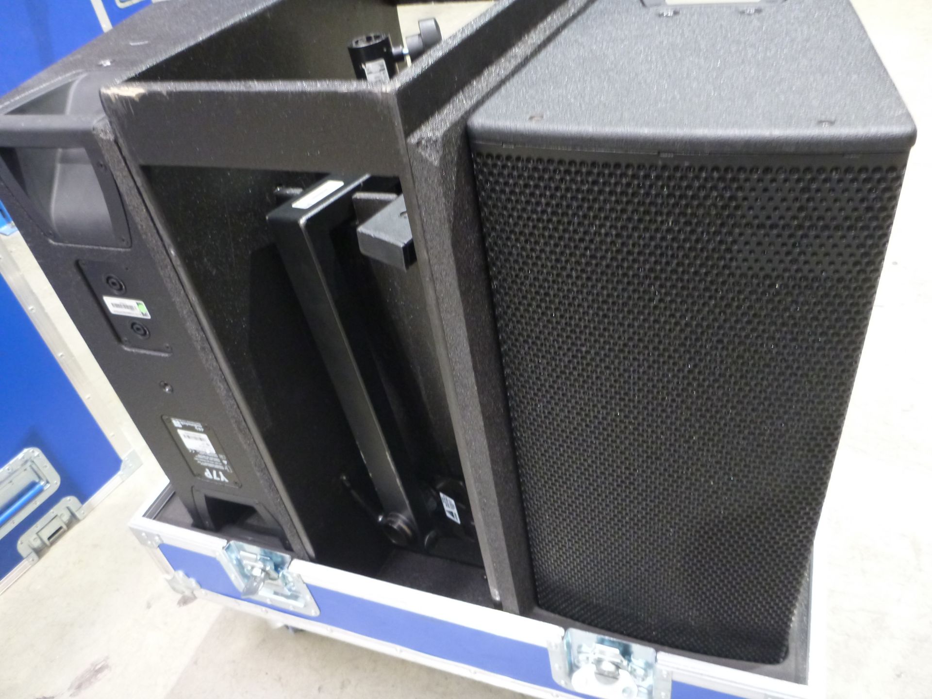 D & B Audiotecknik Y7P Loudspeakers (Pair) In flight case with flying frame, top hat and safety - Image 2 of 7