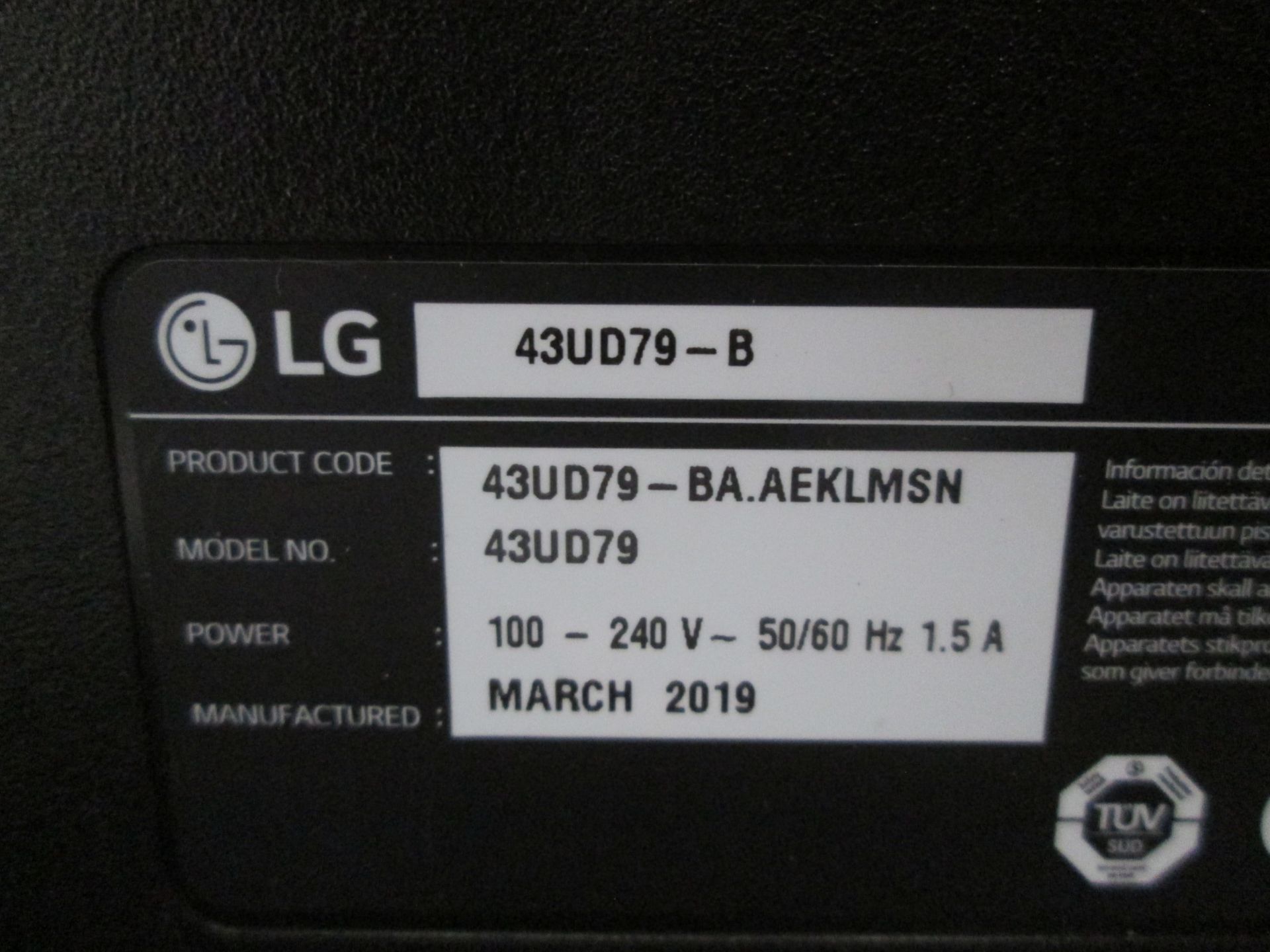 LG 4K 43" Colour Monitor, Model 43UD79-B, S/N 903NTXR7M122, YOM 2018, Includes flight case, - Image 5 of 6