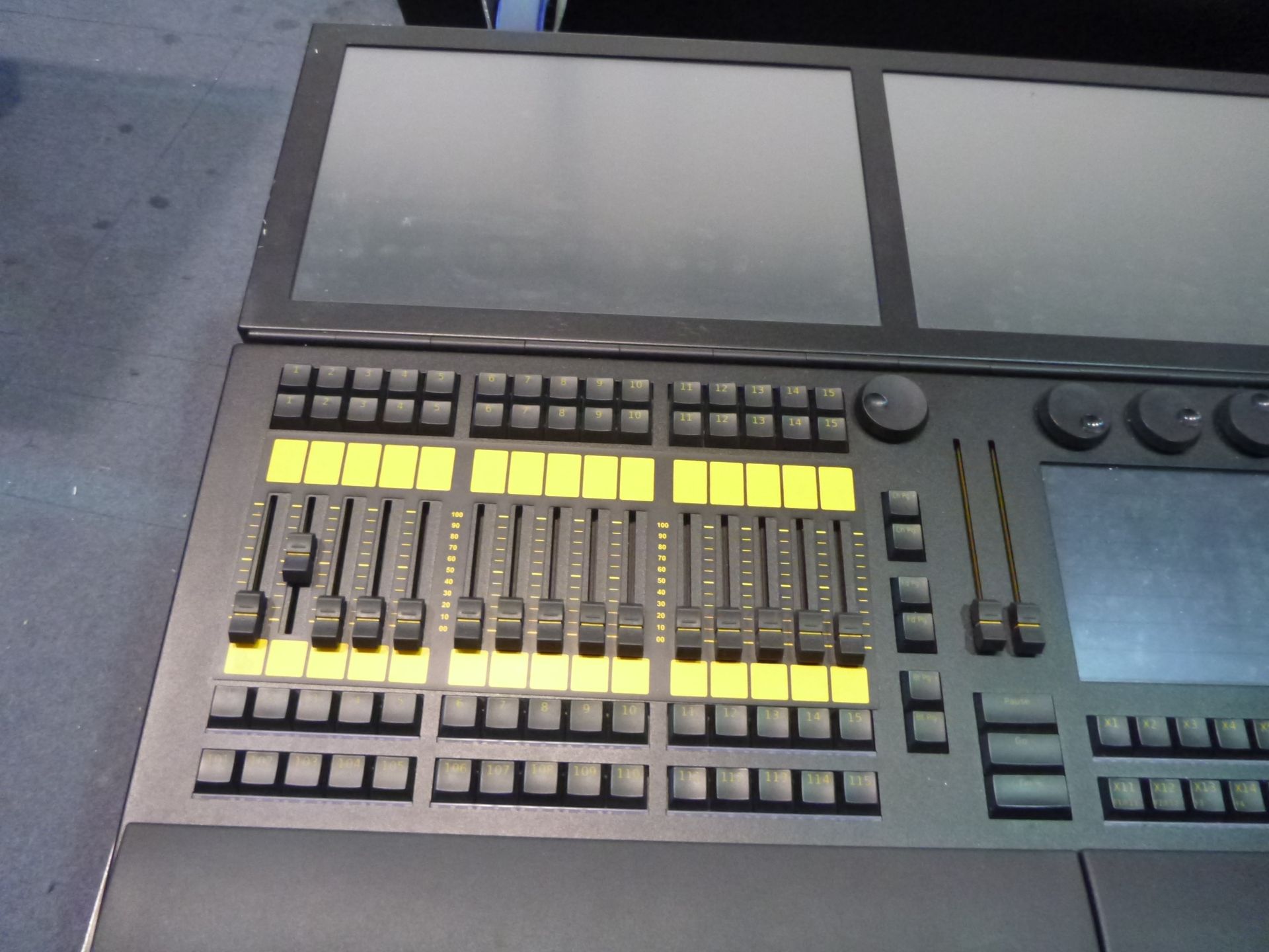 MA Grandma 2 lighting console, S/N L180206369, with leads and flight case (no pc included) - Image 3 of 9