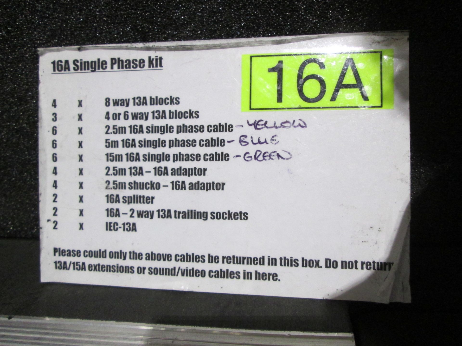 16Amp Single Phase Kit, to include 4 x 8 way blocks, 3 x 4 or 6 way 13A blocks, 6 x 2.5 metre 16A - Image 4 of 5