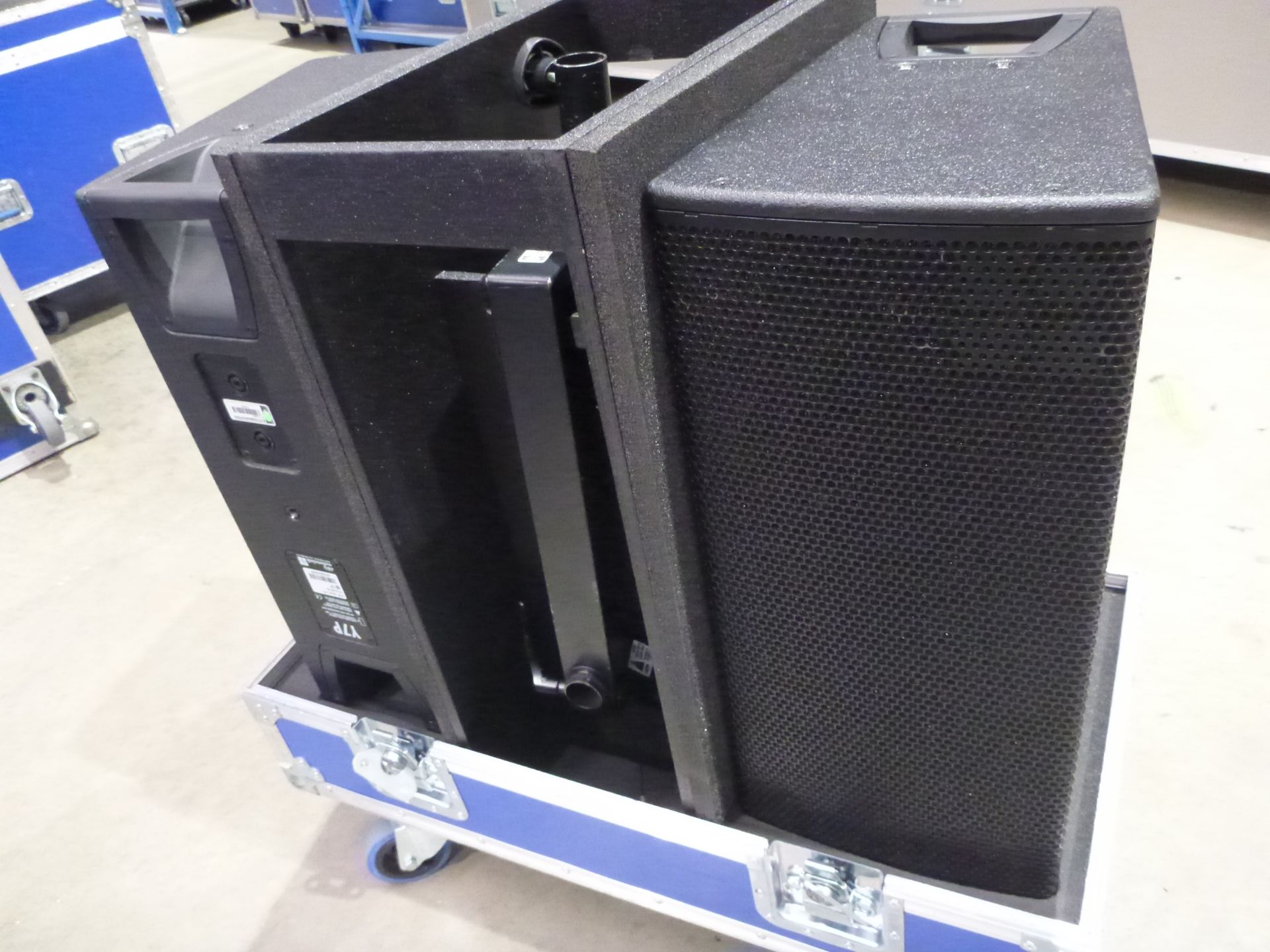 D & B Audiotecknik Y7P Loudspeakers (Pair) In flight case with flying frame, top hat and safety - Image 2 of 7
