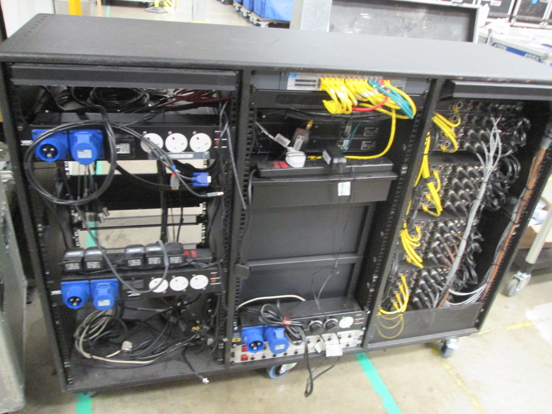 Sennheiser EM 6000 Dante Radio Rack. To include 16 x digital 2 channel UHF receivers, 4 x 4 way belt - Image 7 of 16