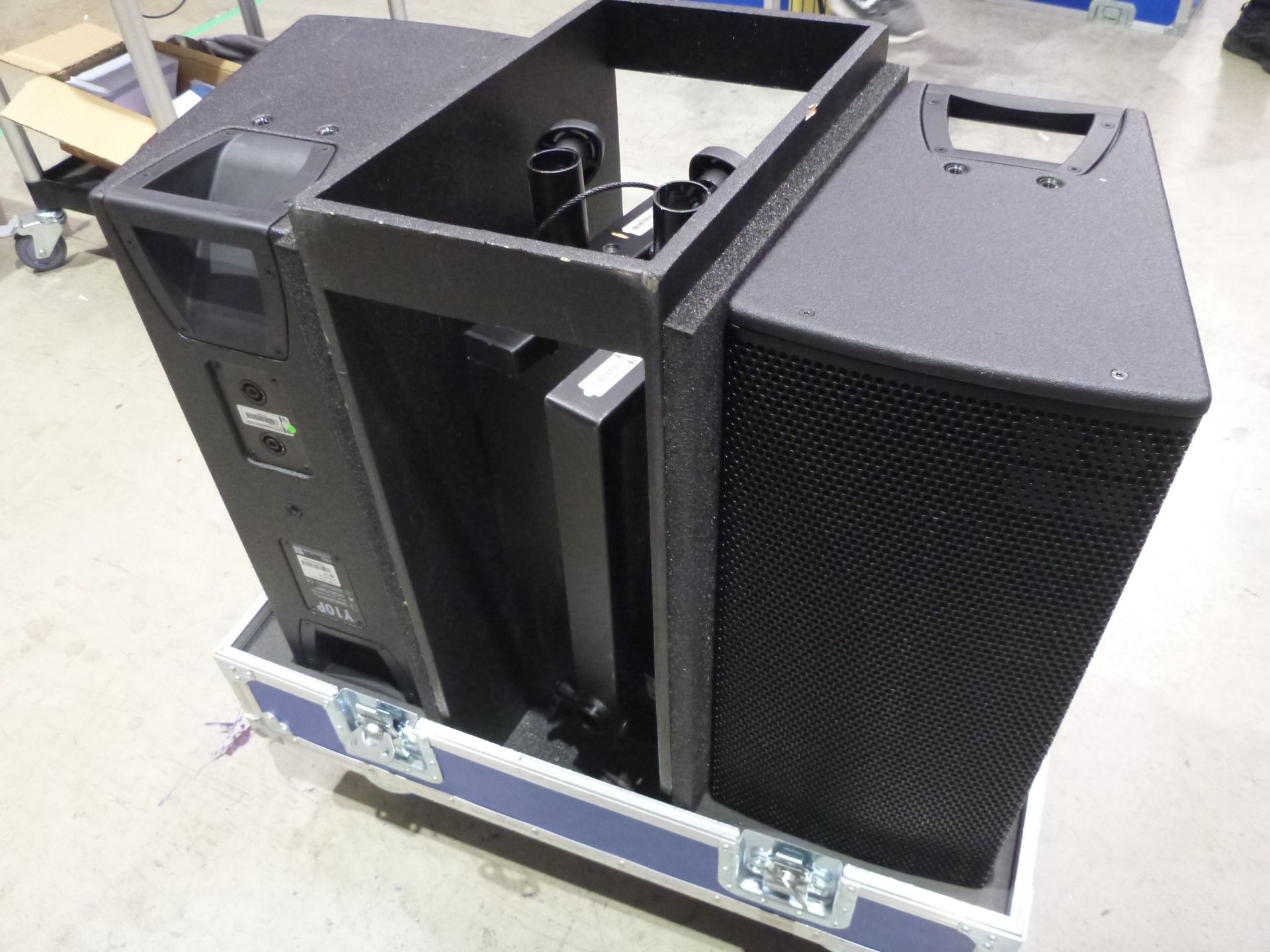 D & B Audiotecknik Y10P Loudspeakers (Pair) In flight case with flying frame, top hat and safety - Image 4 of 7