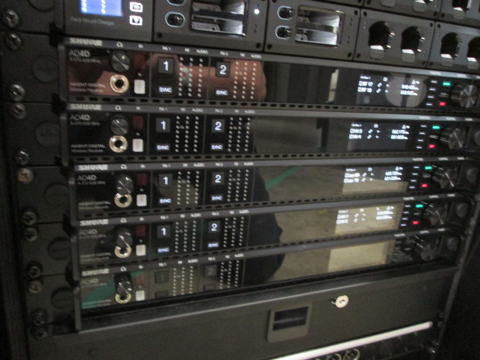 Shure Axiant Digital Radio Rack. To include 5 x AD4D 2 channel digital receivers (470.636 MHz), 4 - Image 3 of 13